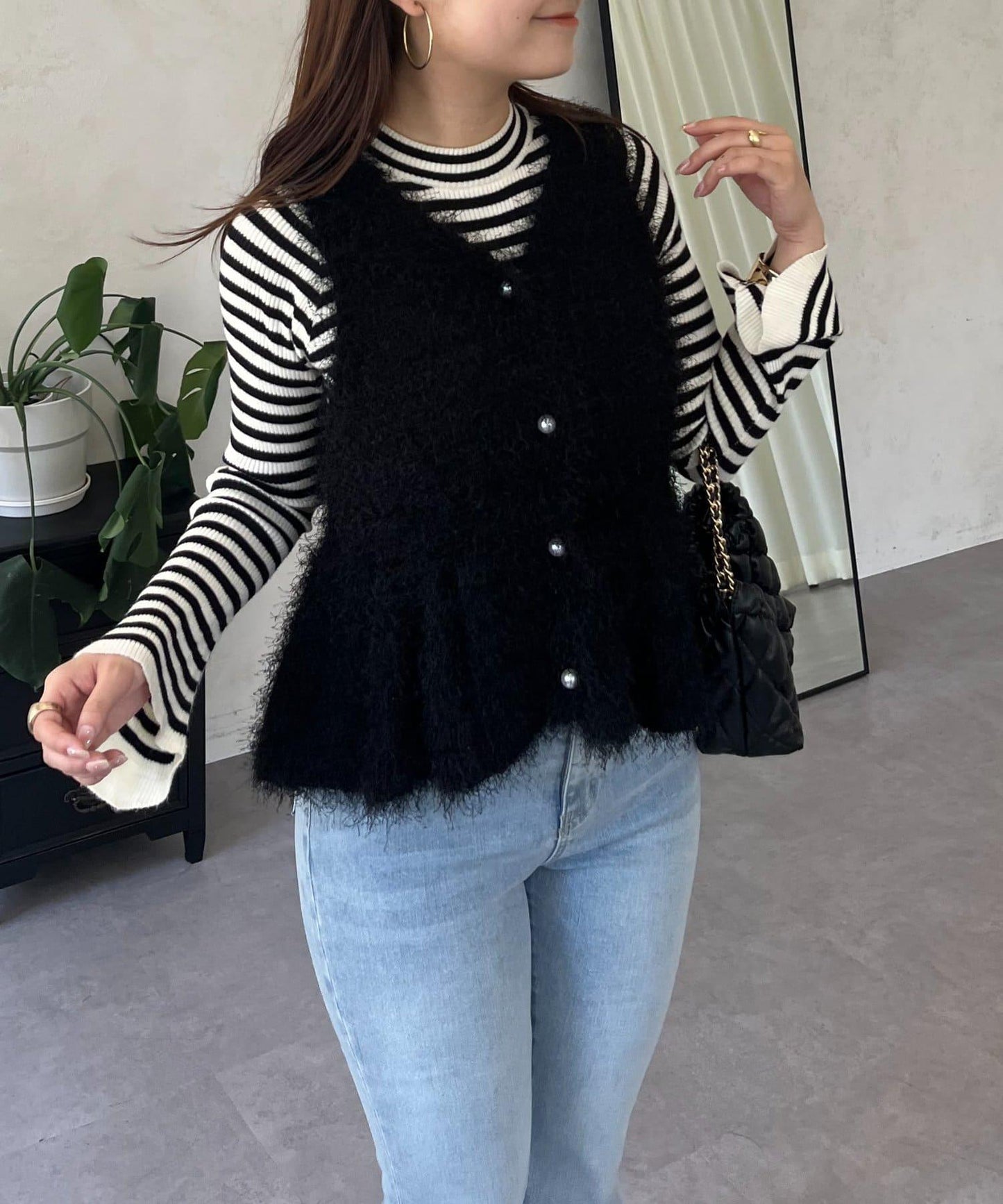 珍珠扣荷葉邊絨毛針織馬甲