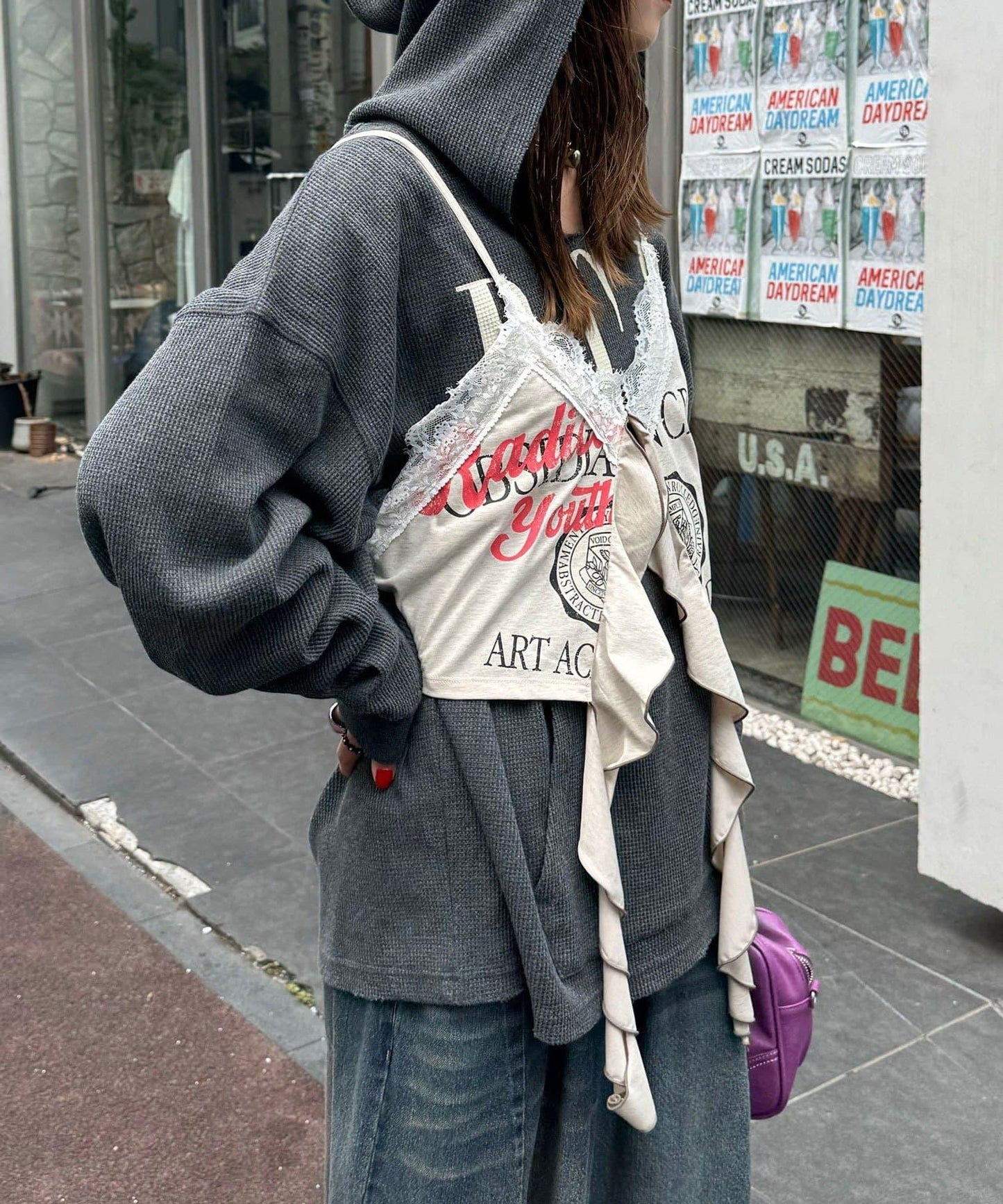 下垂荷葉邊LOGO修身背心