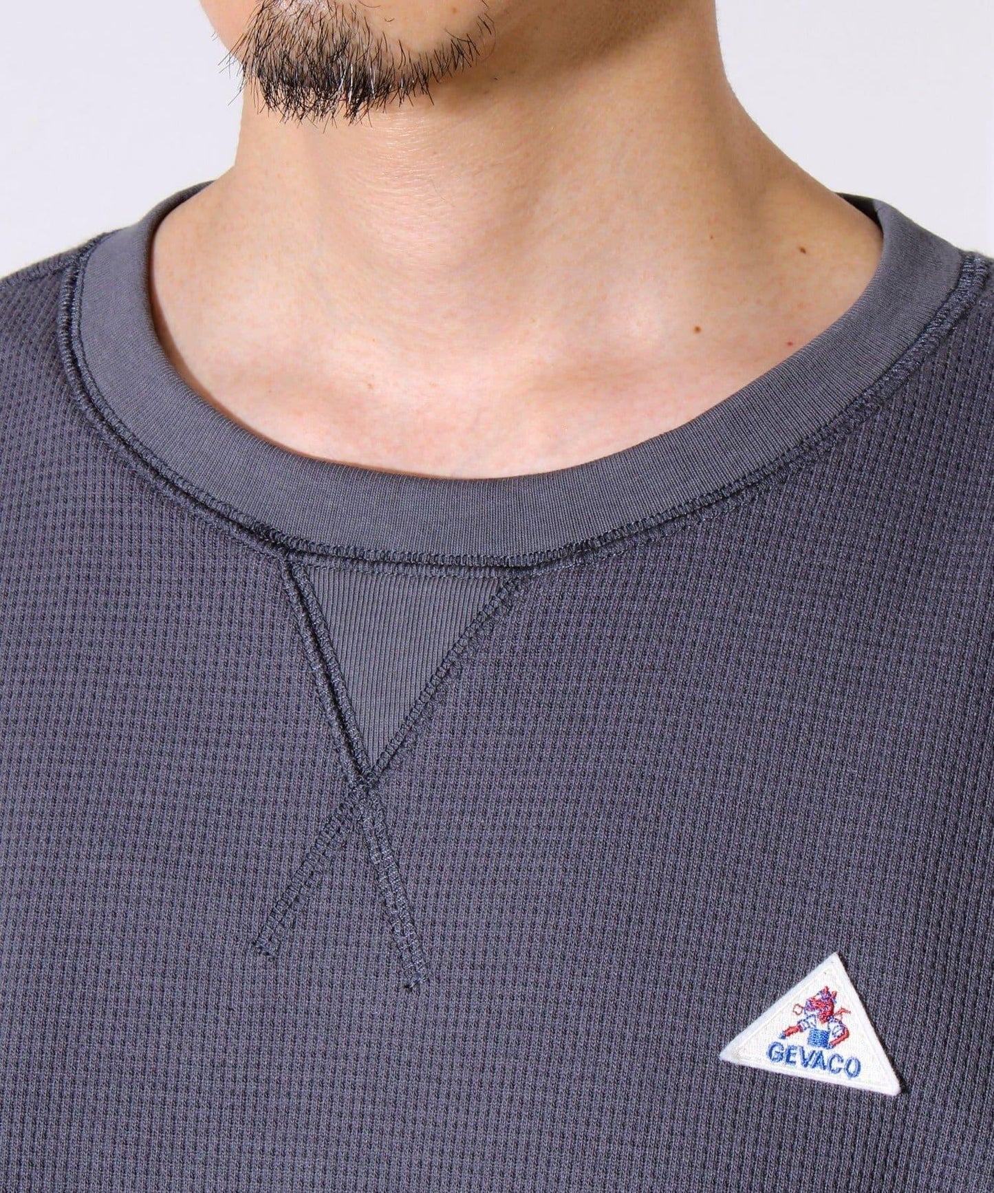 【適合層疊穿搭】【GEVACO】格紋材質長袖T恤