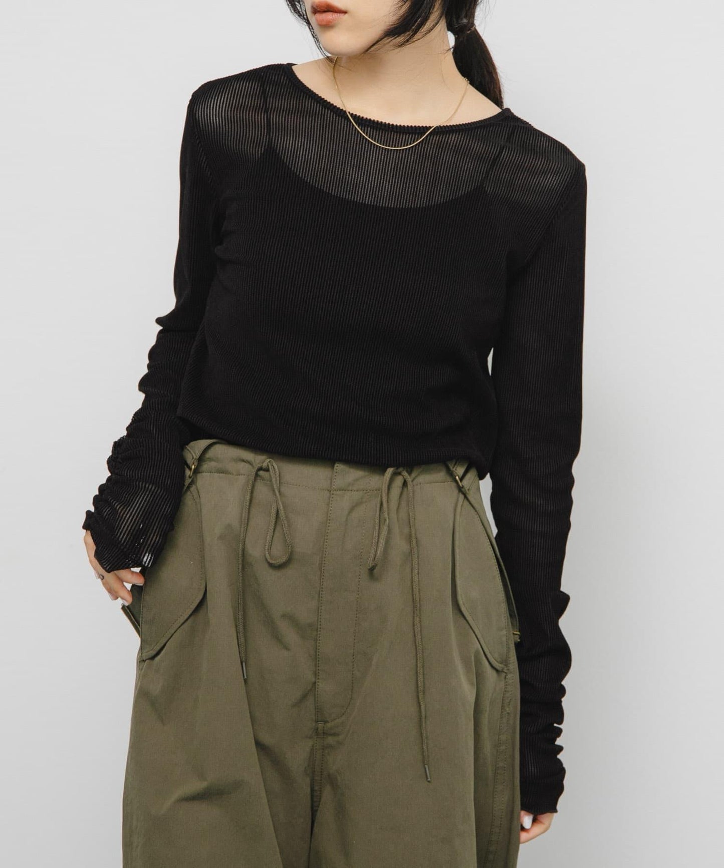 透視天鵝絨褶皺袖上衣