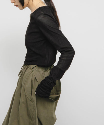 透視天鵝絨褶皺袖上衣