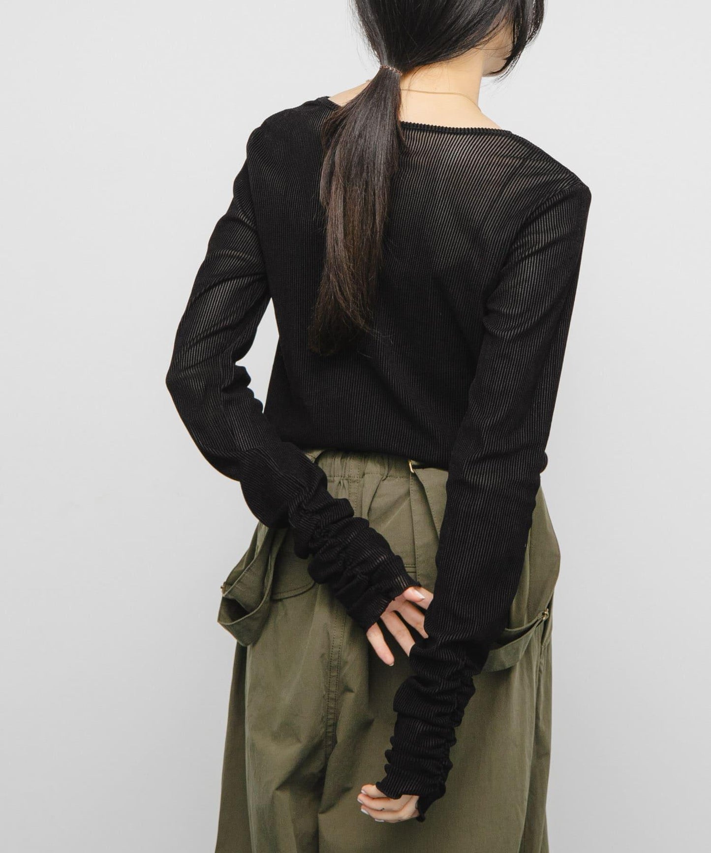 透視天鵝絨褶皺袖上衣