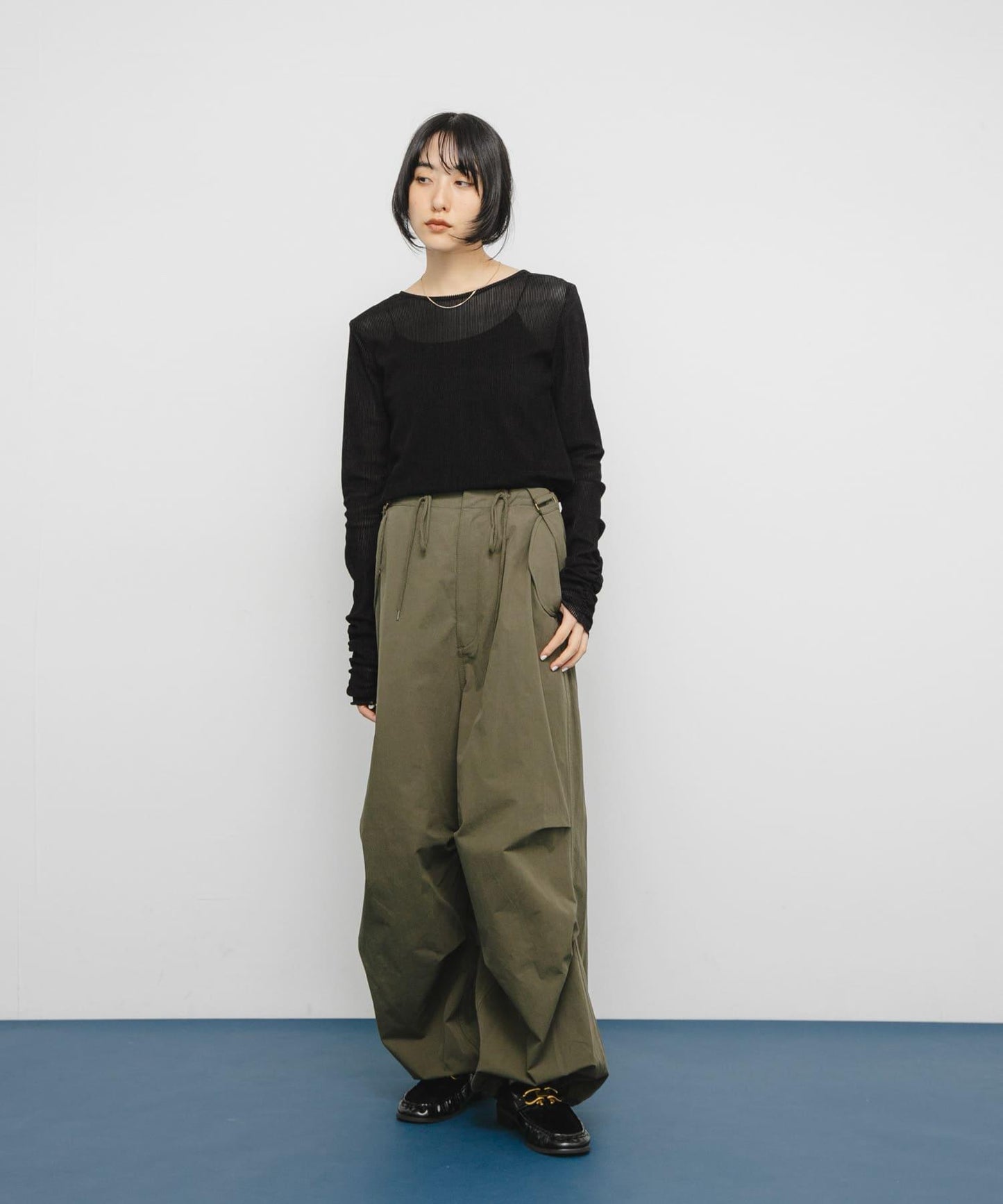 透視天鵝絨褶皺袖上衣