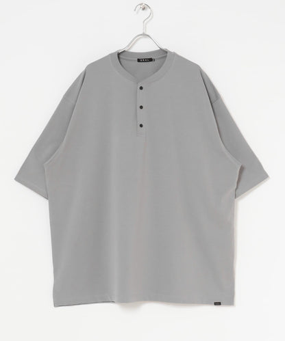 『UR TECH』寬鬆亨利領T恤