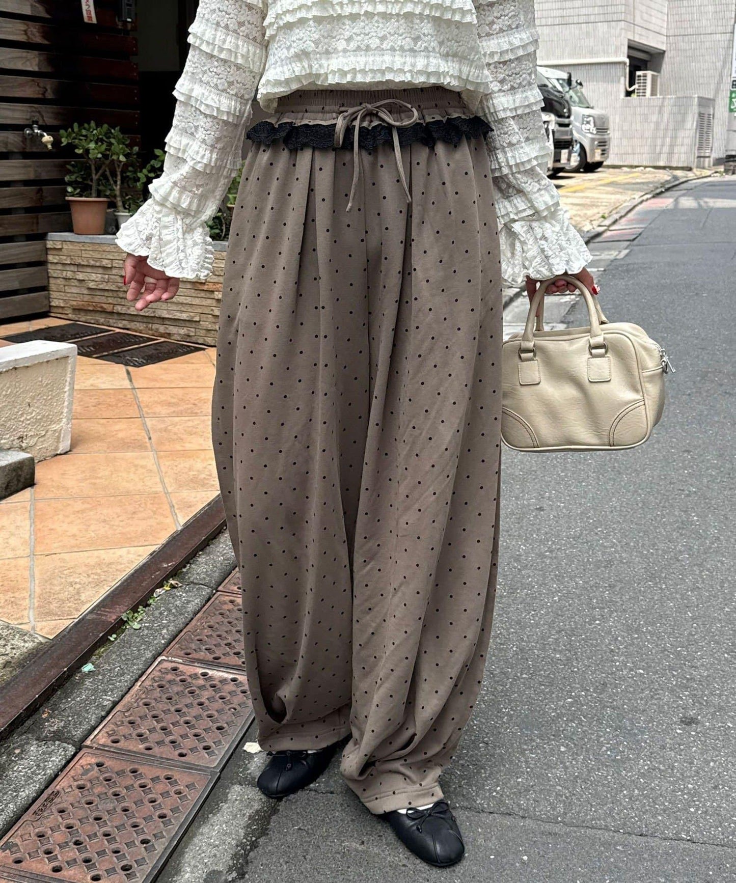 圓點弧線運動褲