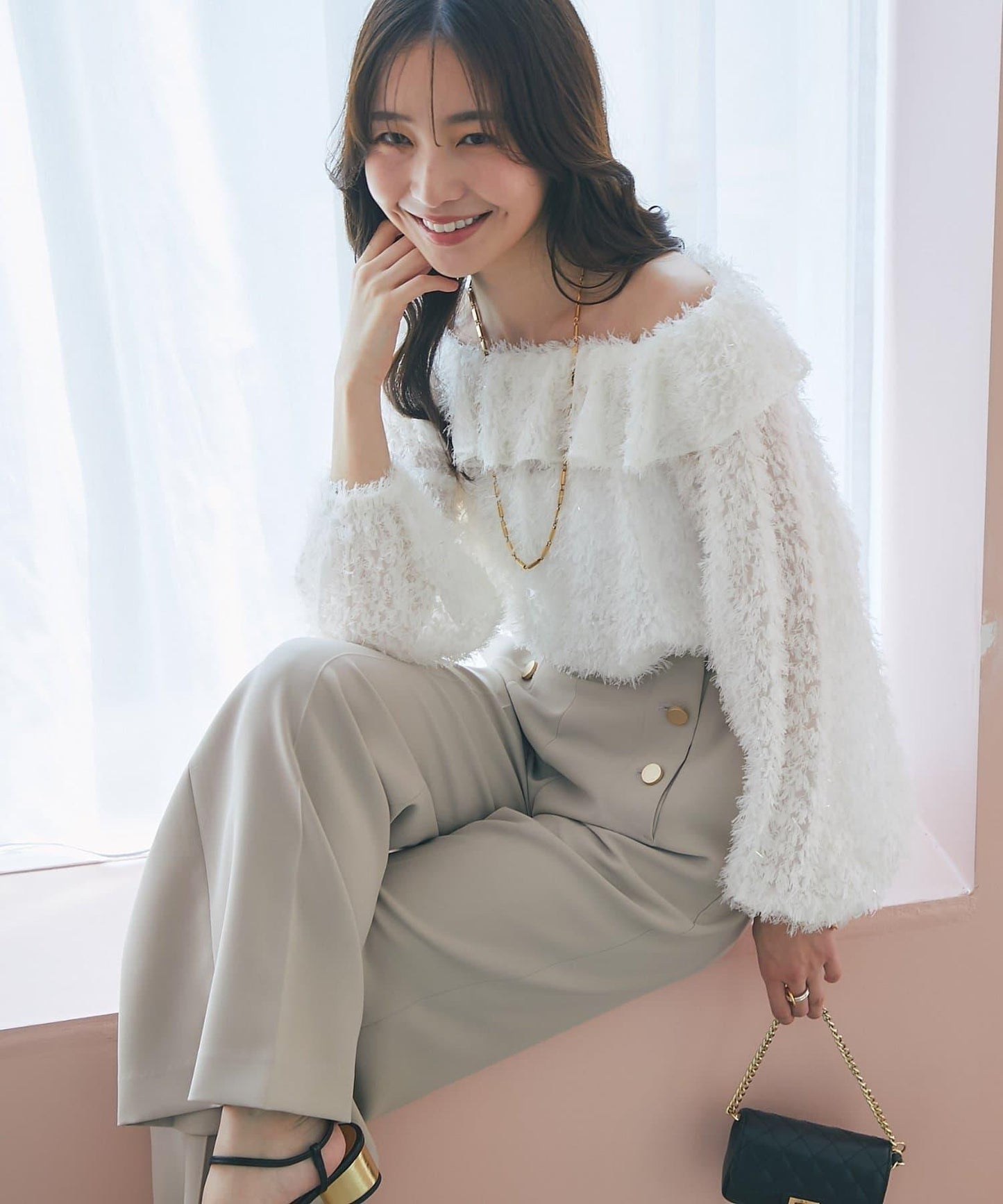 羽毛提花荷葉邊領襯衫