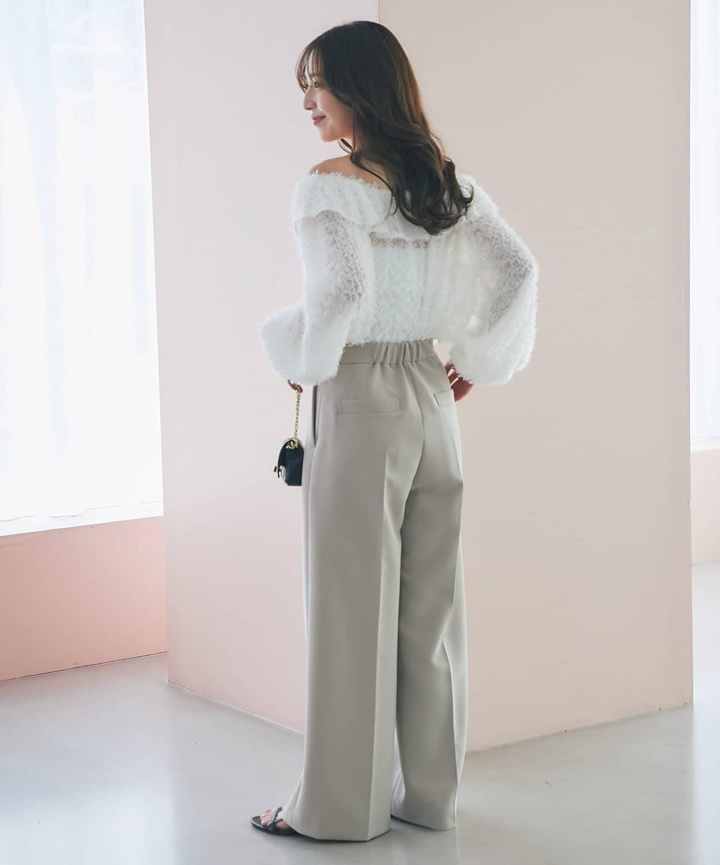 羽毛提花荷葉邊領襯衫