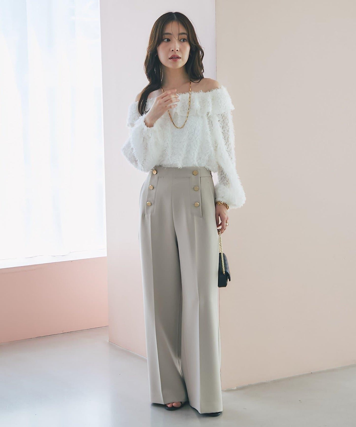 羽毛提花荷葉邊領襯衫