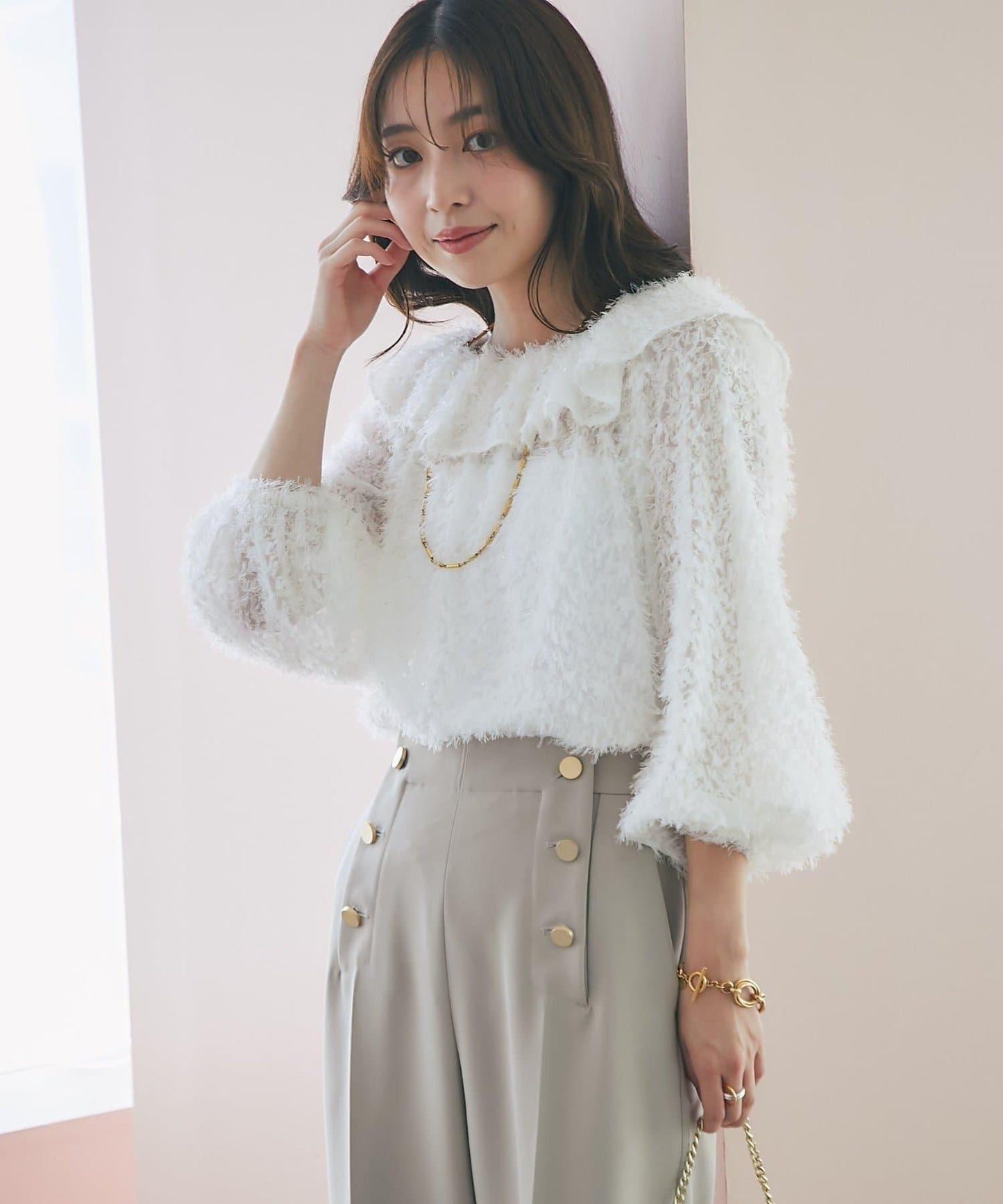 羽毛提花荷葉邊領襯衫