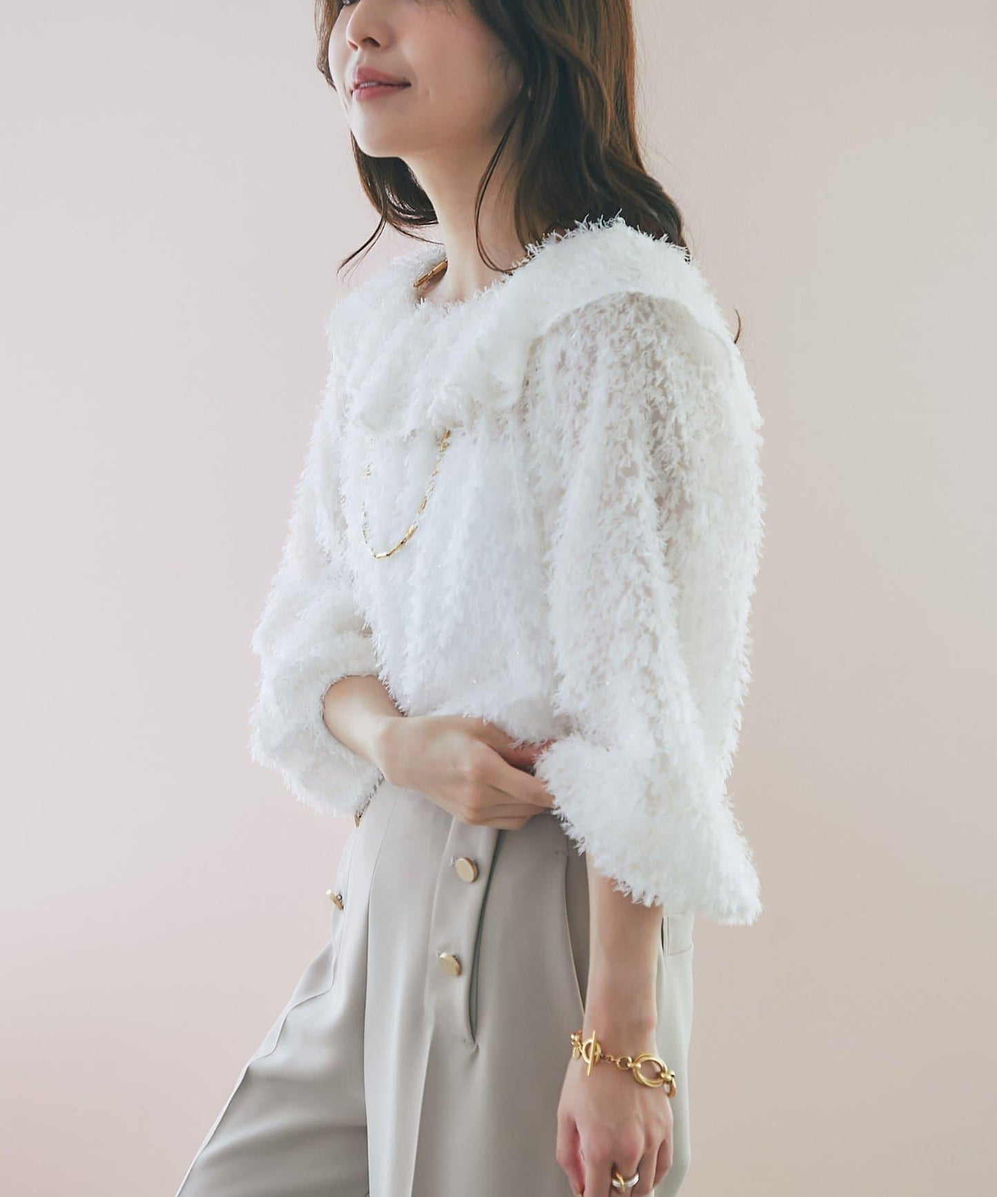 羽毛提花荷葉邊領襯衫