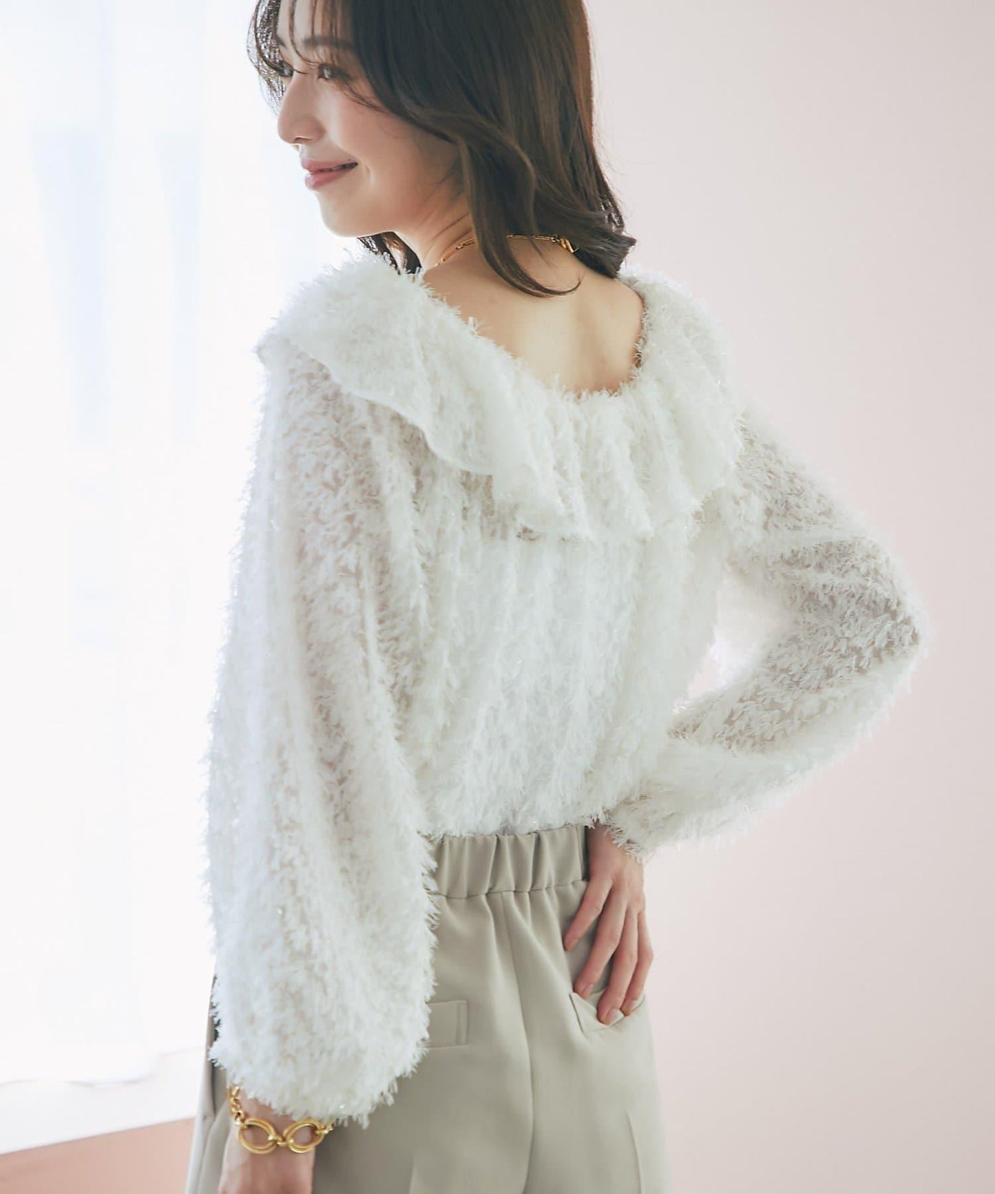 羽毛提花荷葉邊領襯衫