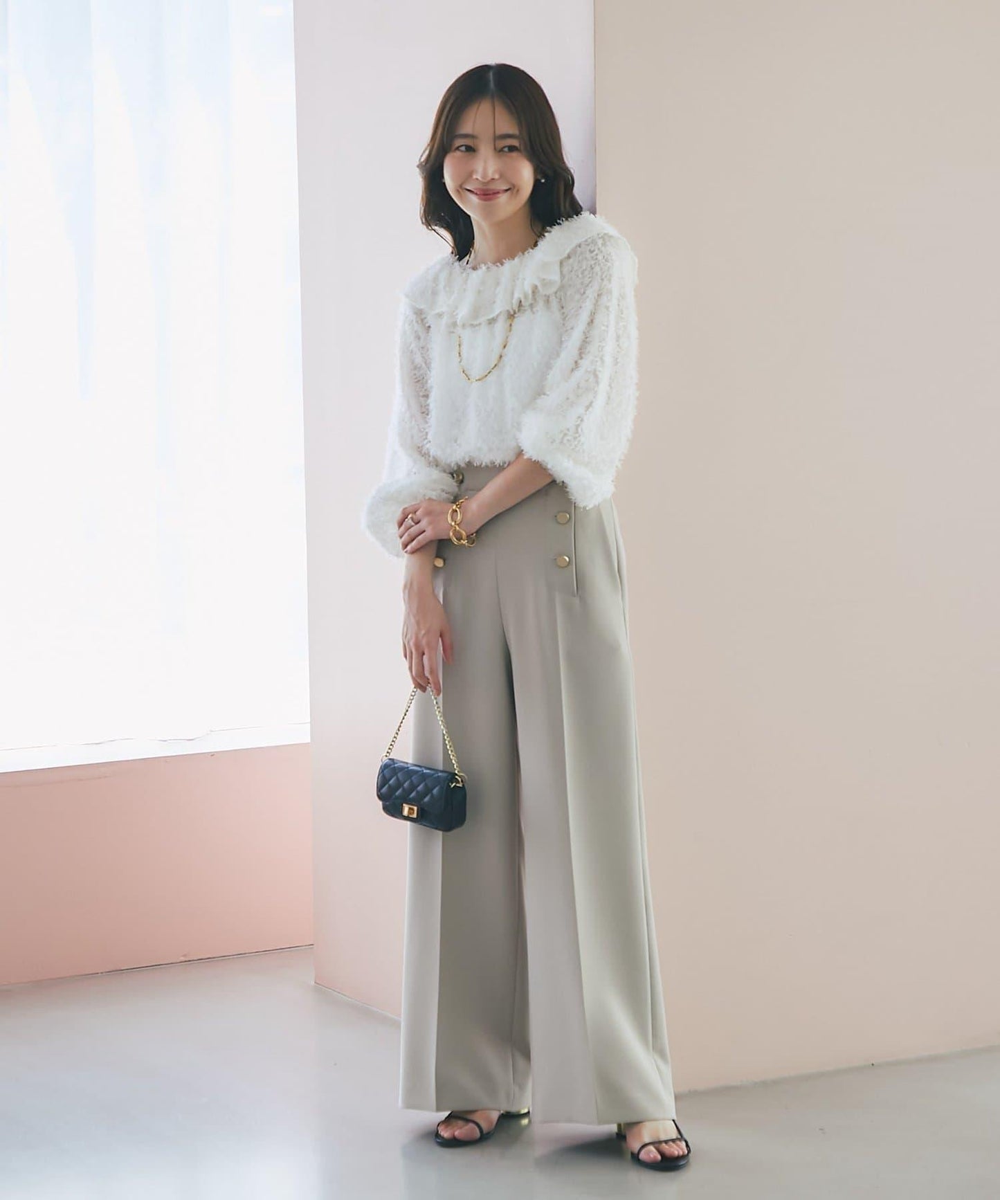 羽毛提花荷葉邊領襯衫