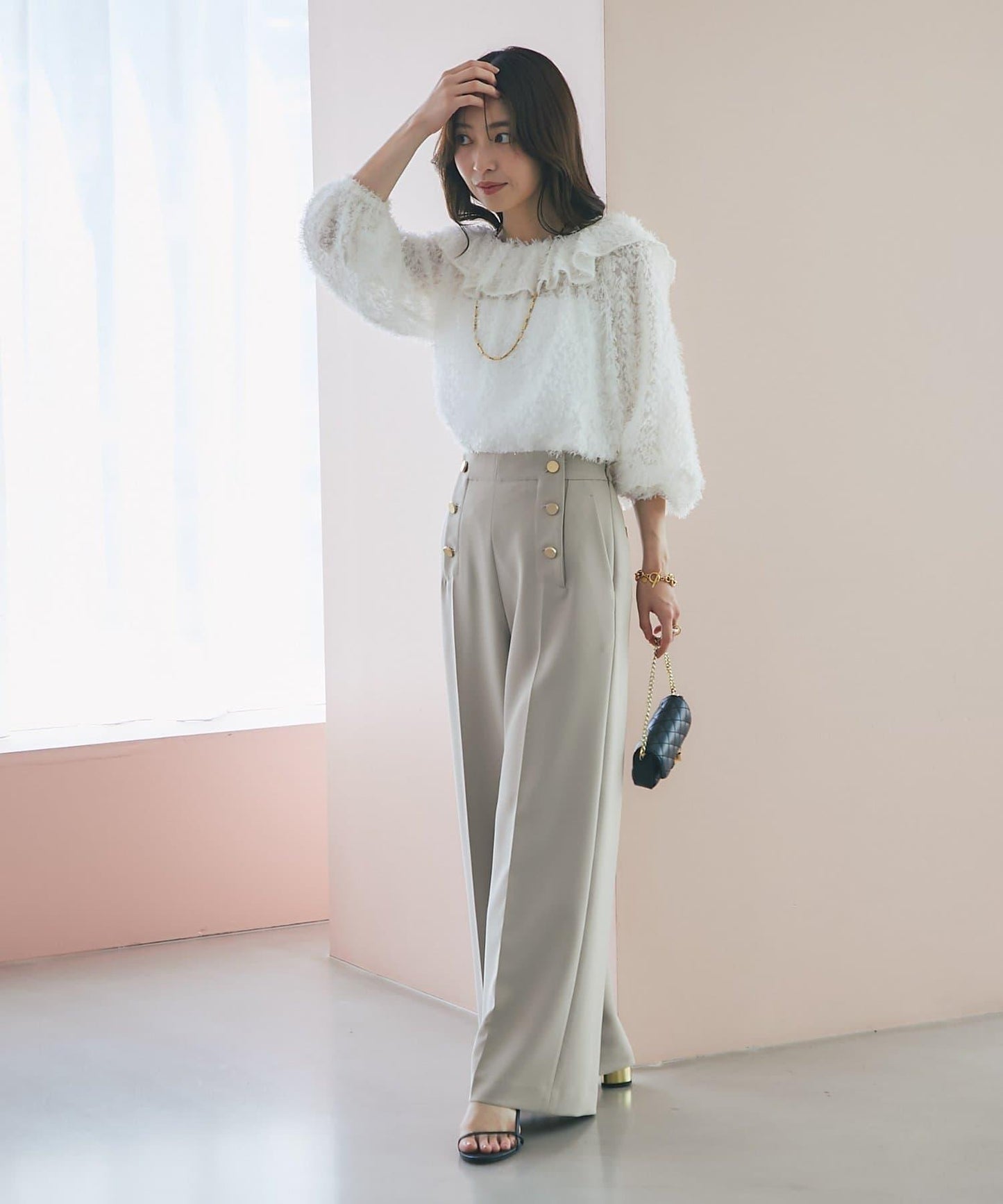 羽毛提花荷葉邊領襯衫