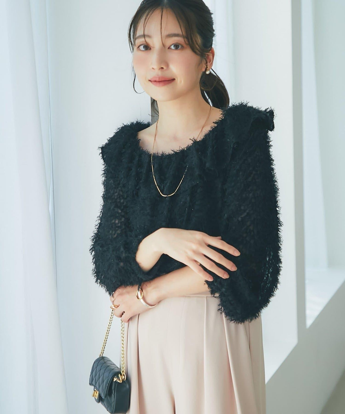 羽毛提花荷葉邊領襯衫