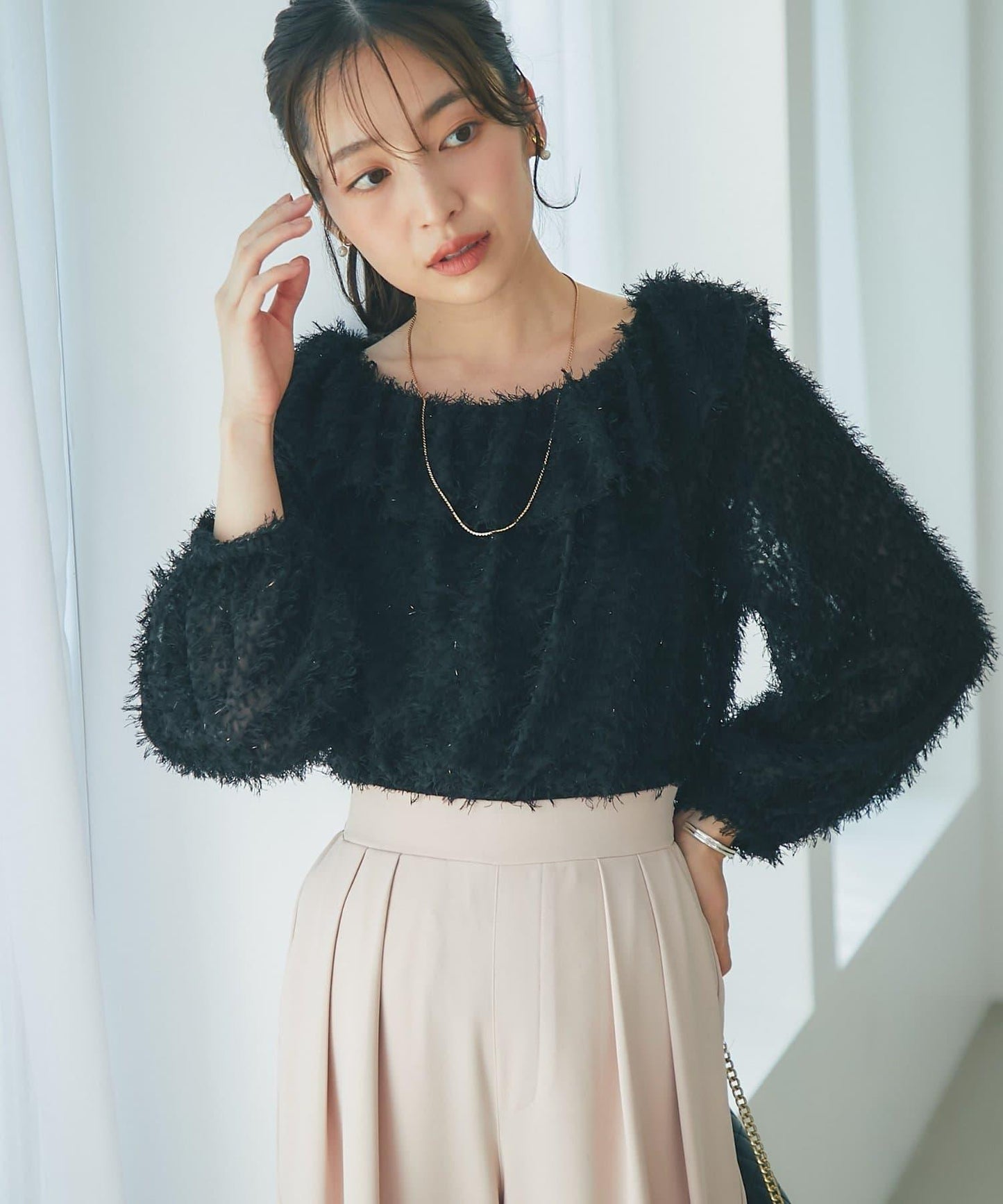 羽毛提花荷葉邊領襯衫