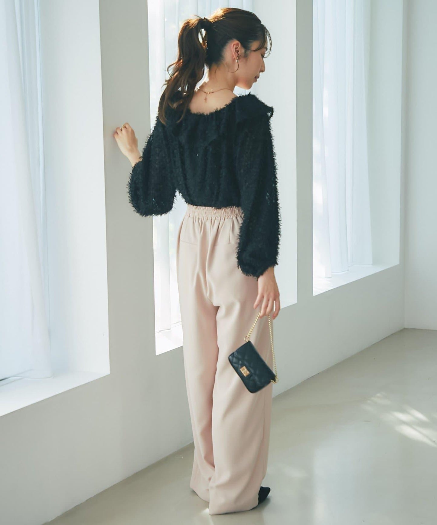 羽毛提花荷葉邊領襯衫