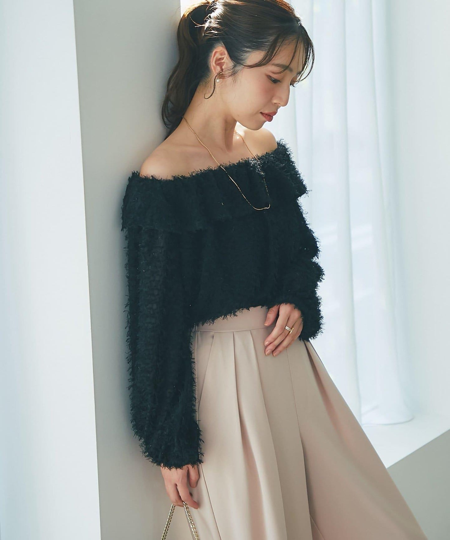 羽毛提花荷葉邊領襯衫