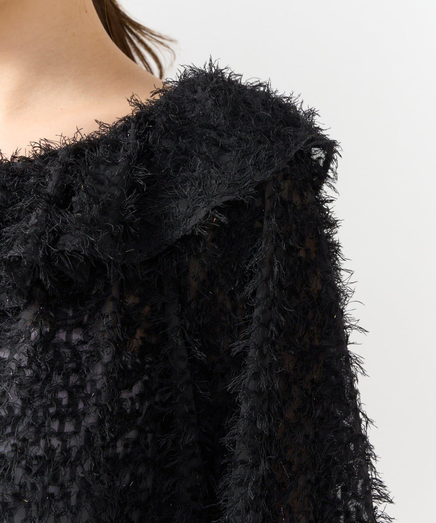 羽毛提花荷葉邊領襯衫