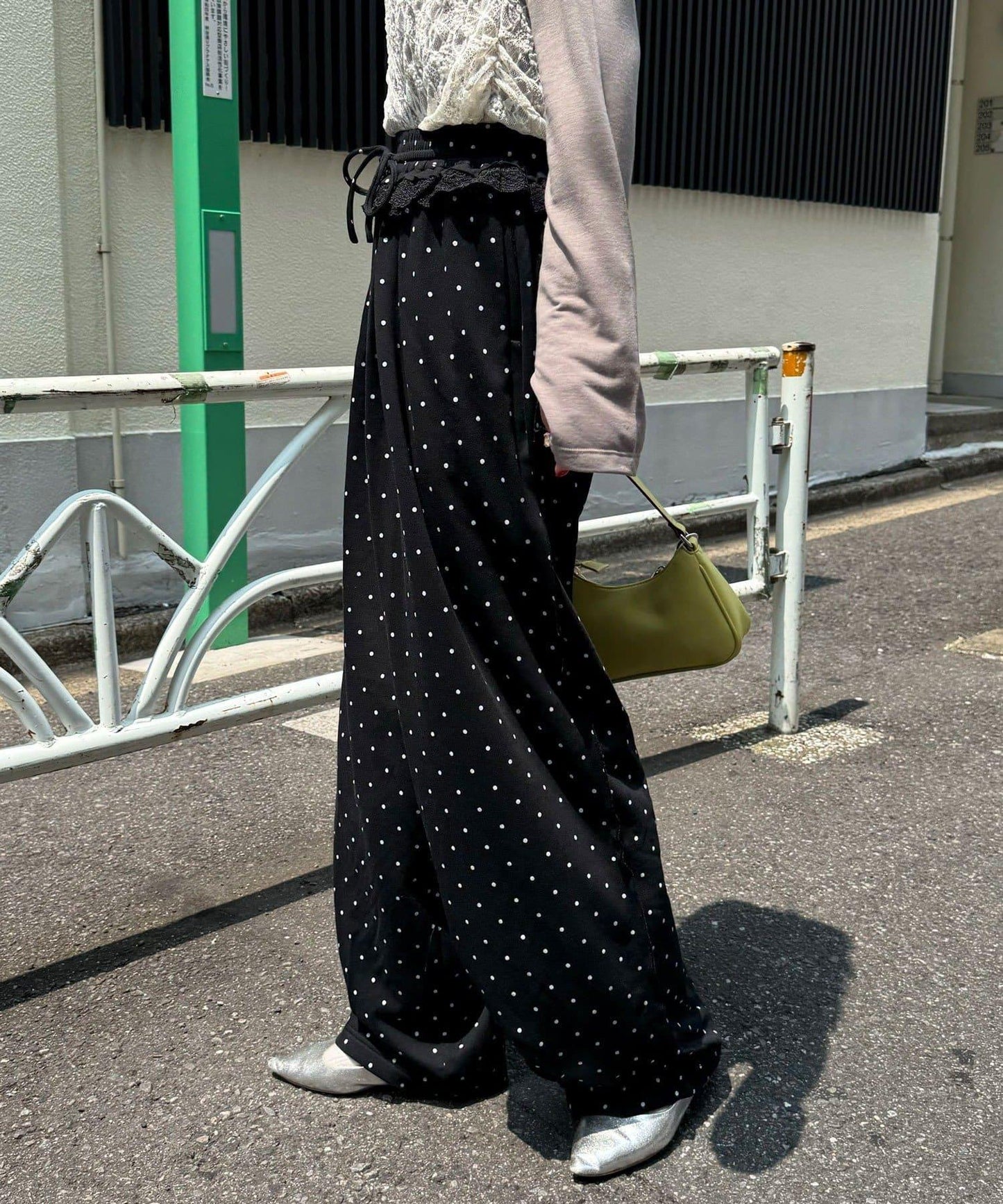 圓點弧線運動褲