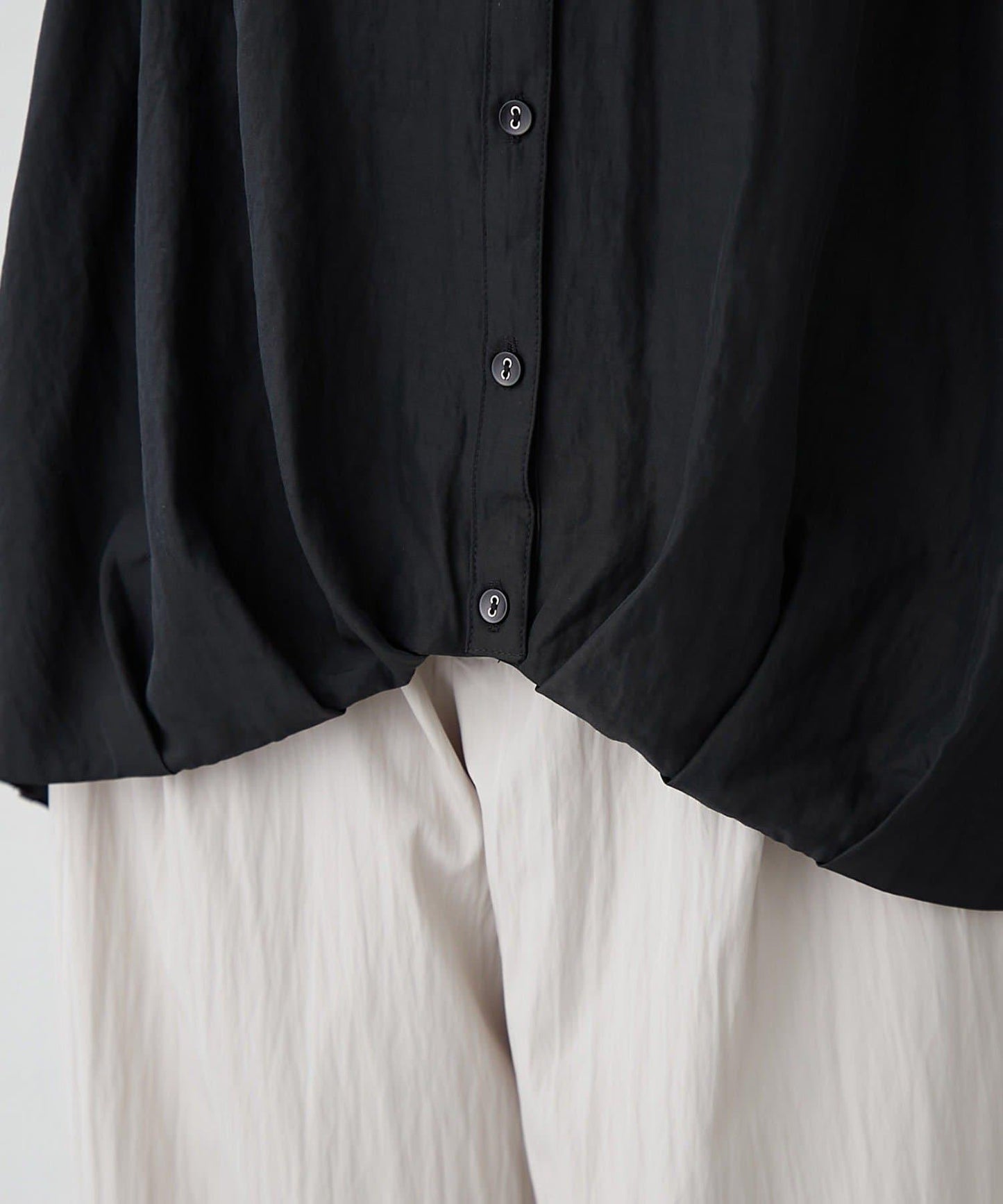 後背褶領口襯衫女裝