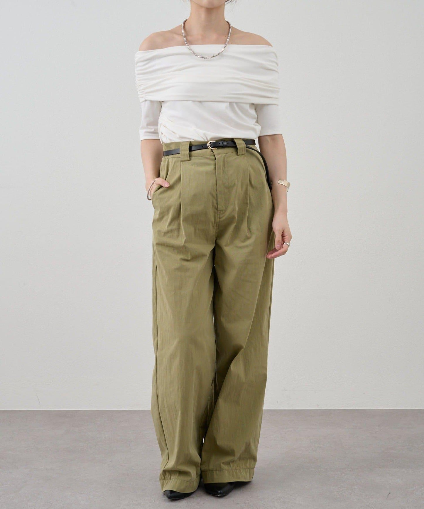 SHENERY 露肩不對稱設計 套頭上衣