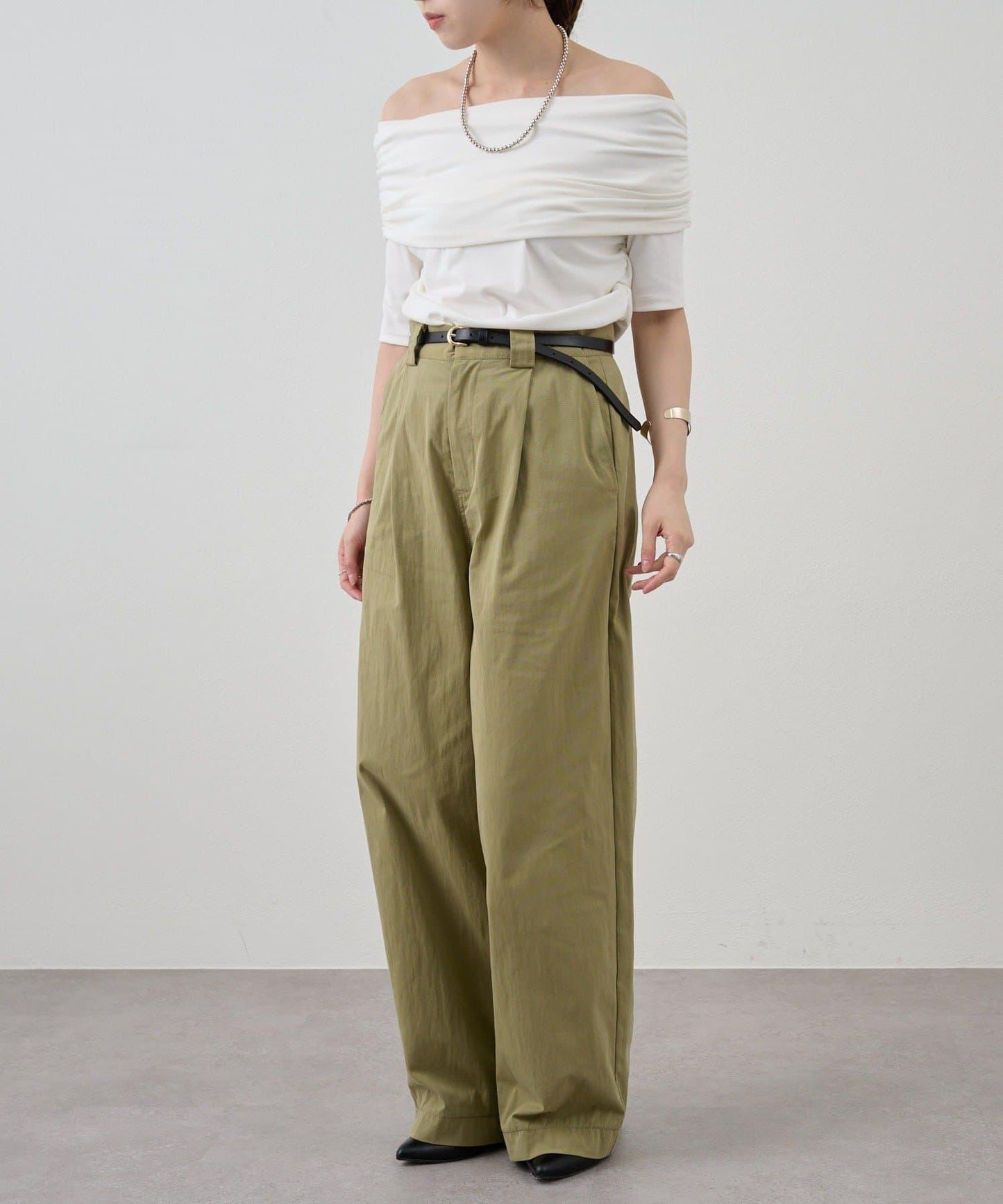 SHENERY 露肩不對稱設計 套頭上衣