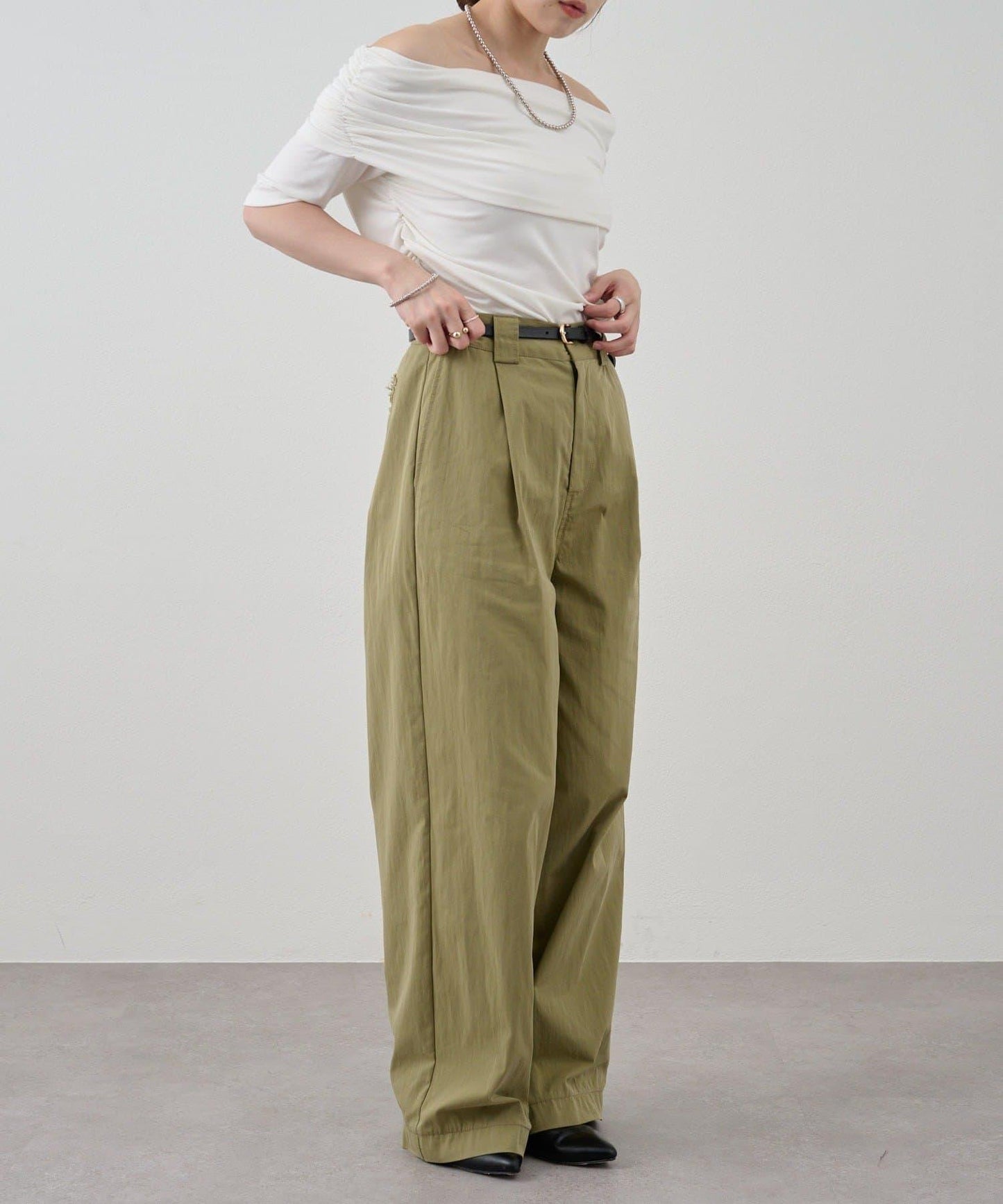 SHENERY 露肩不對稱設計 套頭上衣