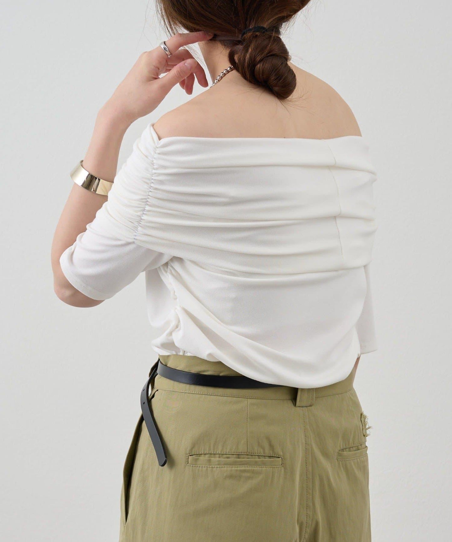 SHENERY 露肩不對稱設計 套頭上衣