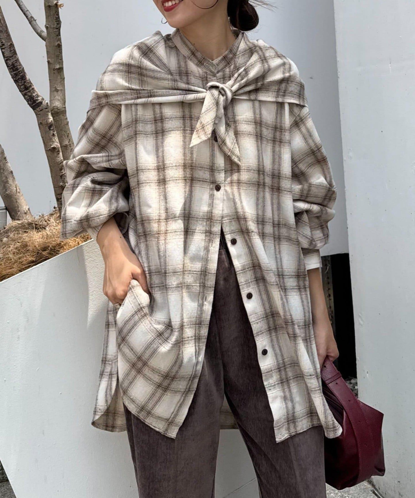 【隨心搭配】附圍巾的蓬鬆袖格紋襯衫