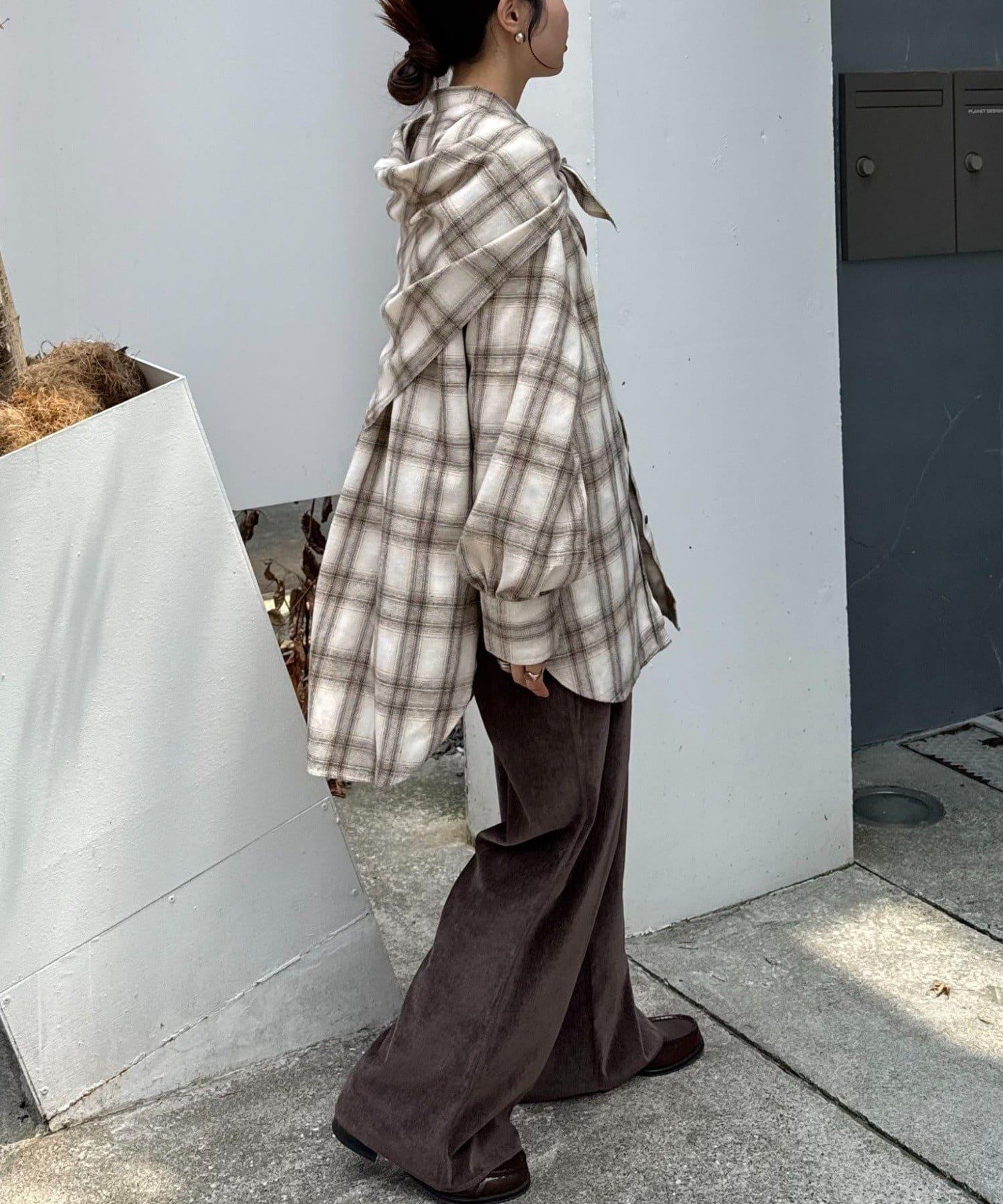 【隨心搭配】附圍巾的蓬鬆袖格紋襯衫