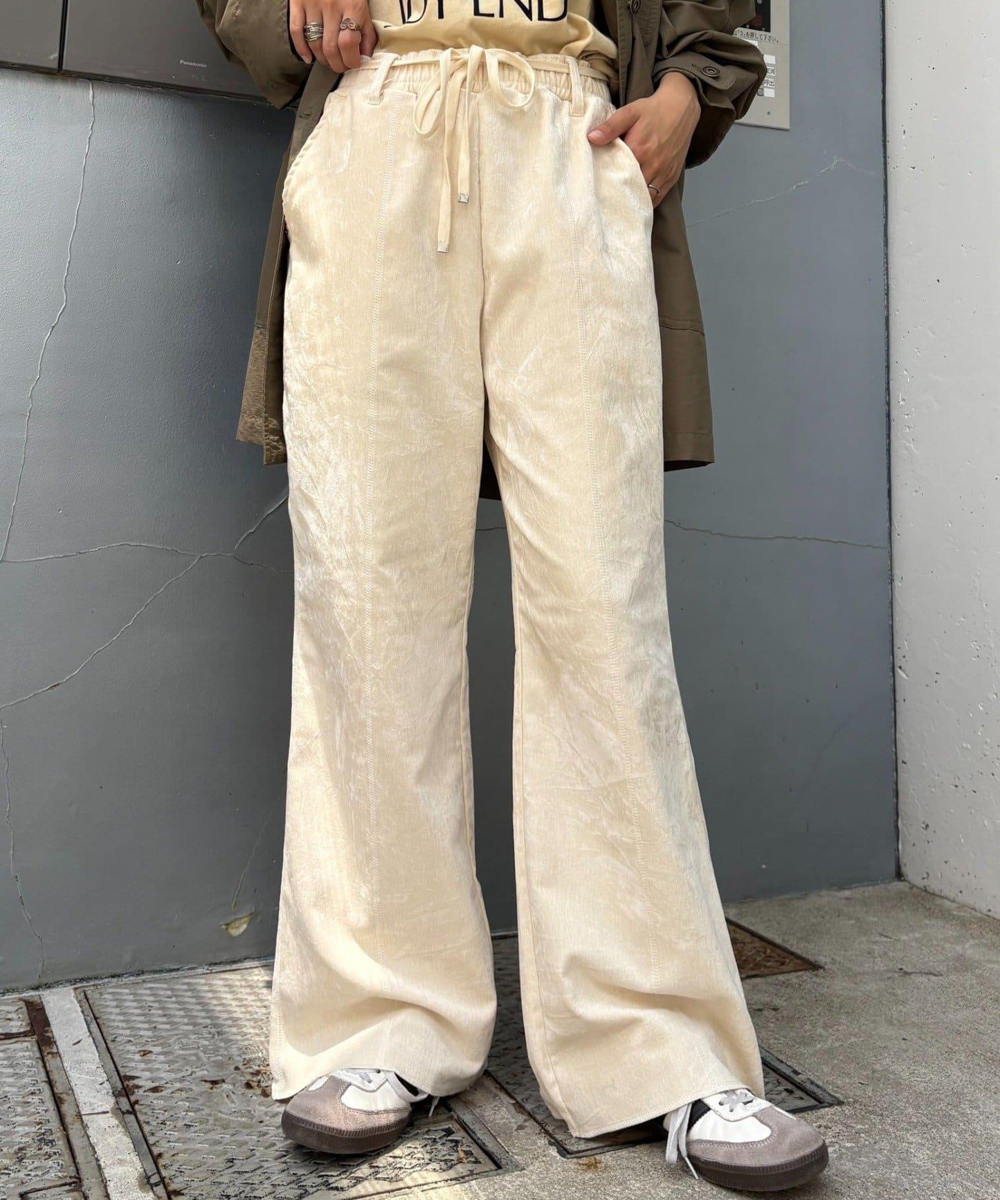 【提升時尚感】絨面綁帶闊腿褲