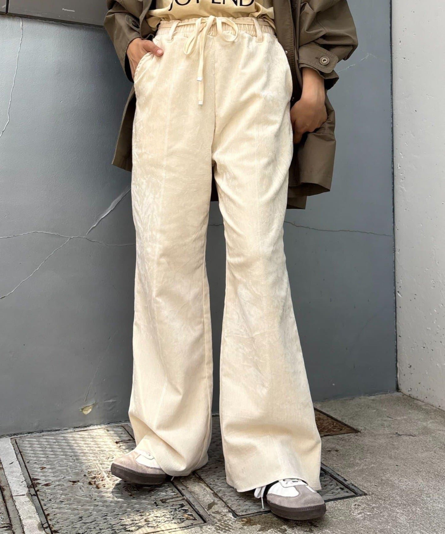 【提升時尚感】絨面綁帶闊腿褲