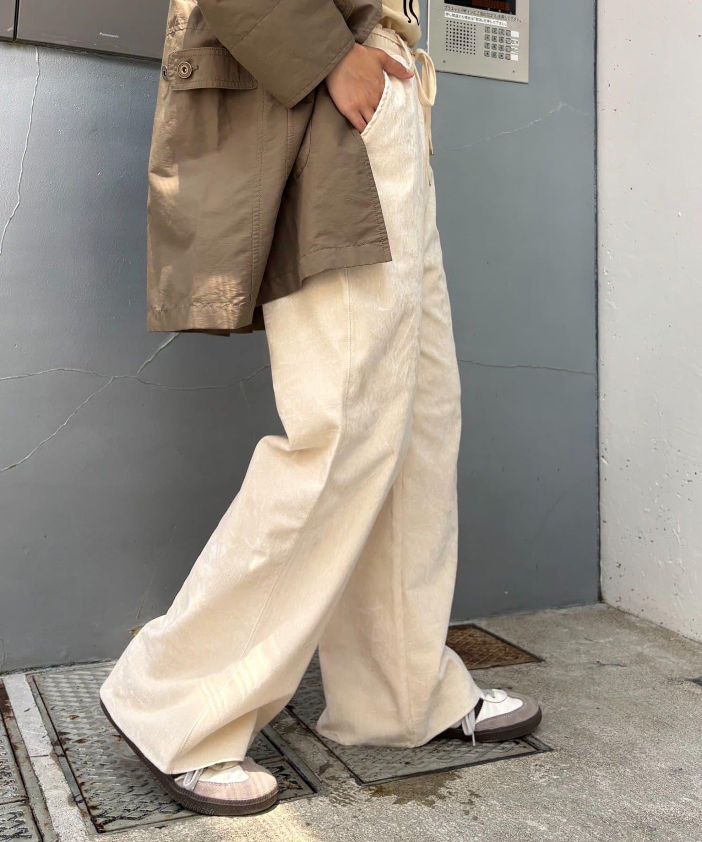 【提升時尚感】絨面綁帶闊腿褲