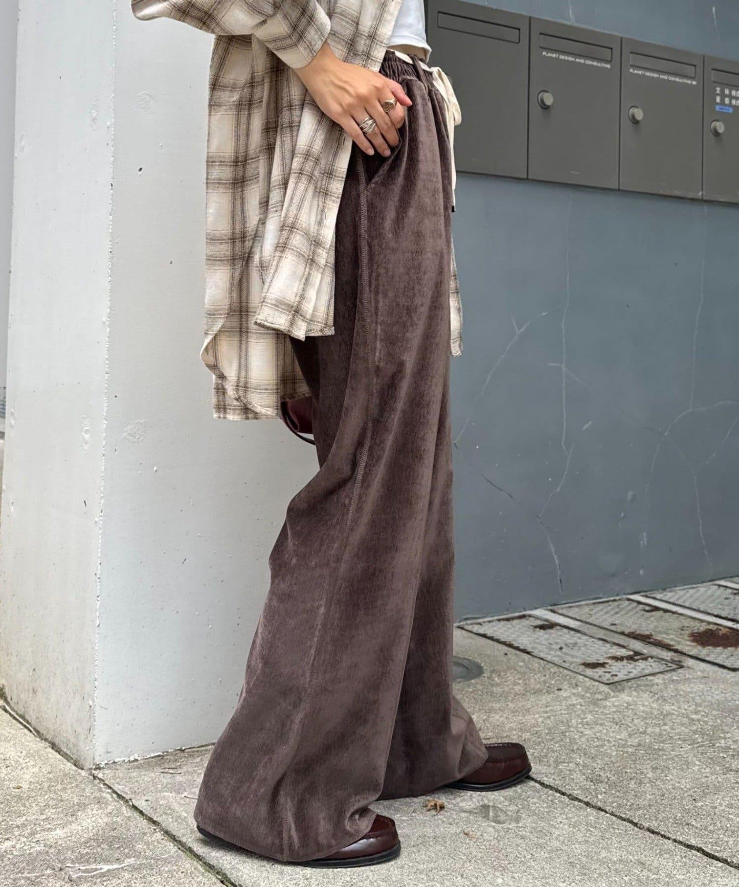 【提升時尚感】絨面綁帶闊腿褲