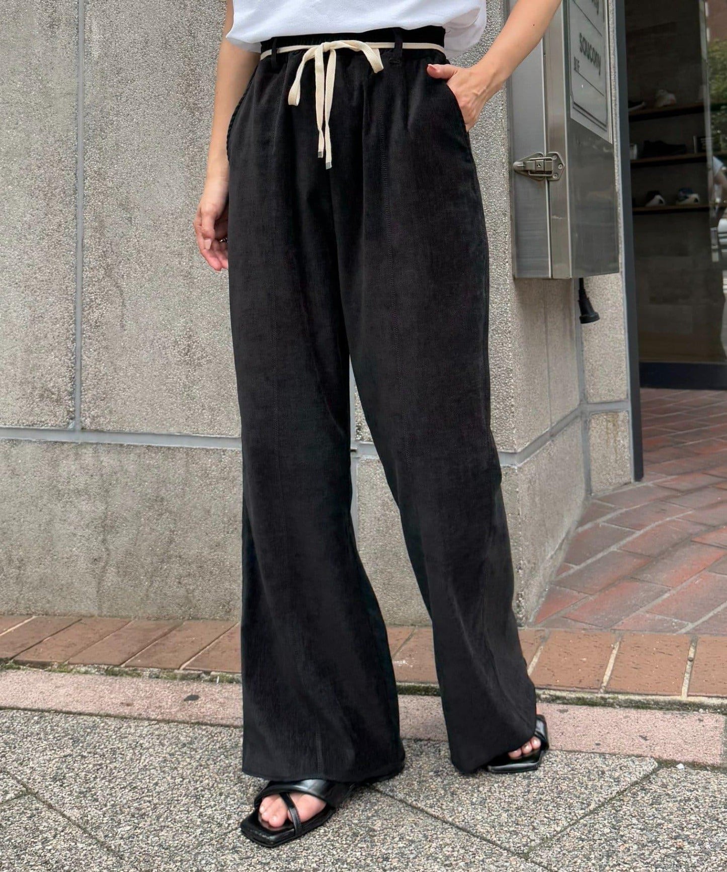 【提升時尚感】絨面綁帶闊腿褲