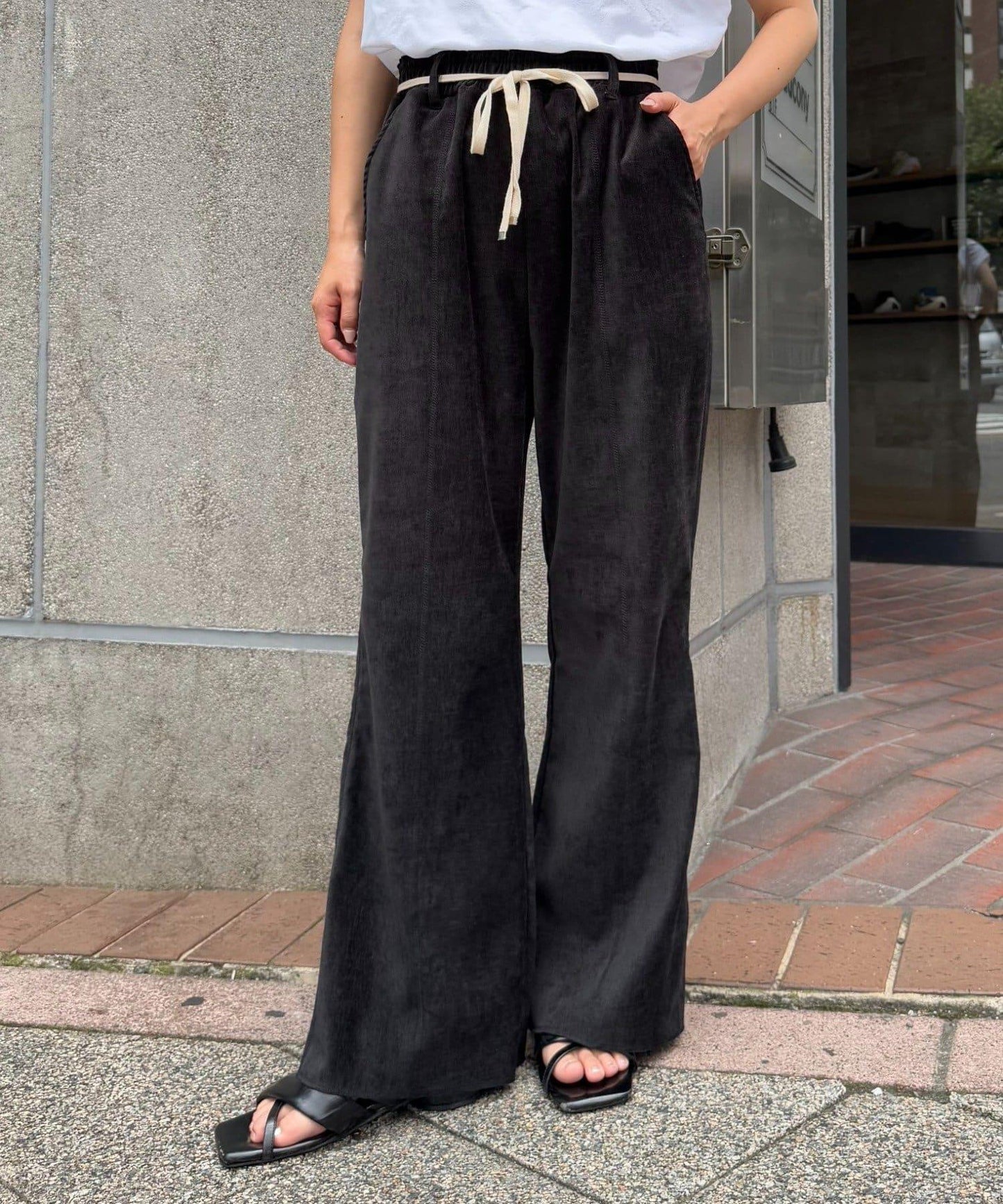 【提升時尚感】絨面綁帶闊腿褲