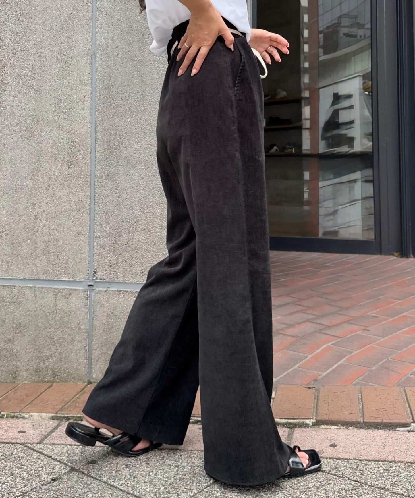 【提升時尚感】絨面綁帶闊腿褲