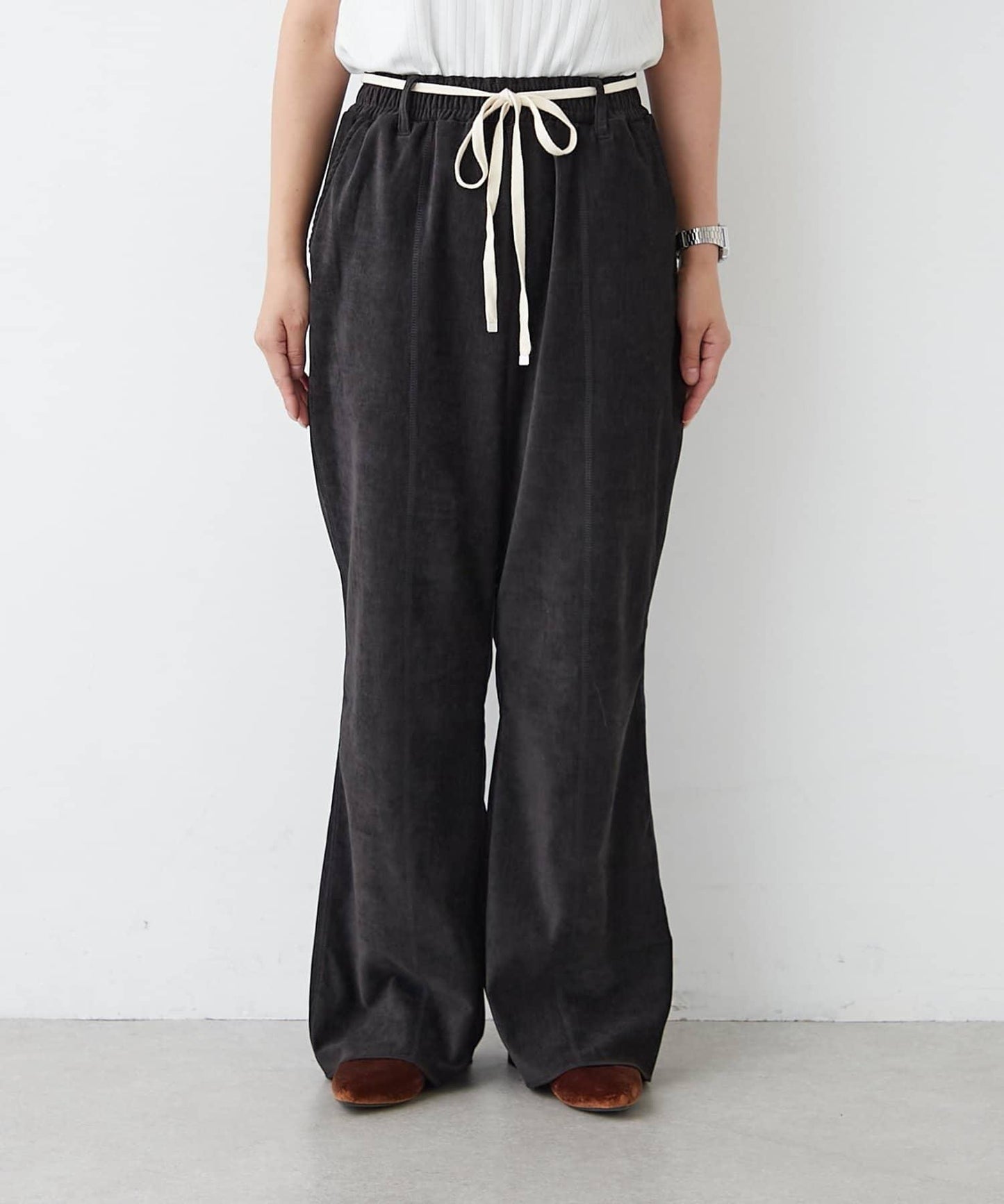 【提升時尚感】絨面綁帶闊腿褲