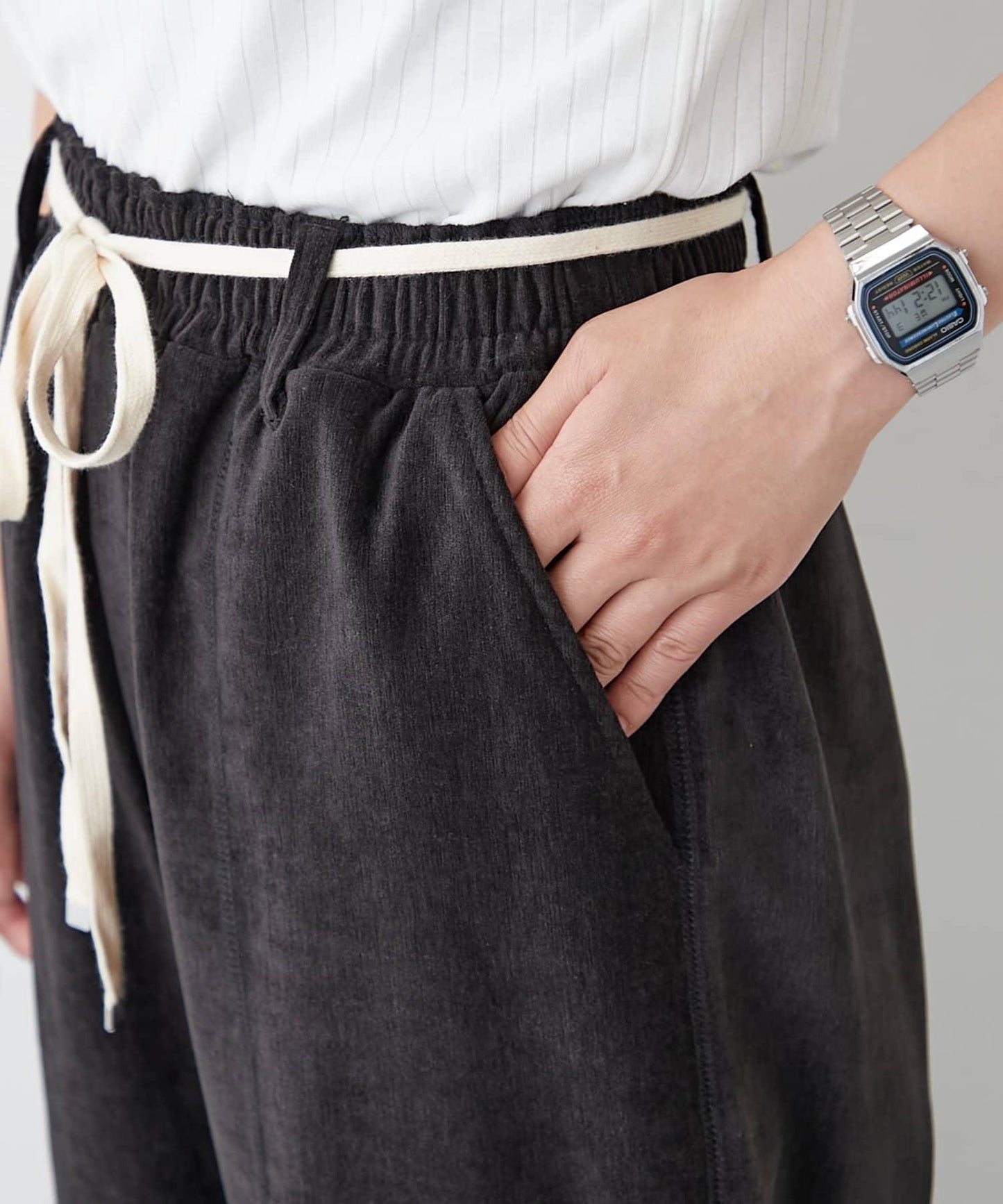 【提升時尚感】絨面綁帶闊腿褲