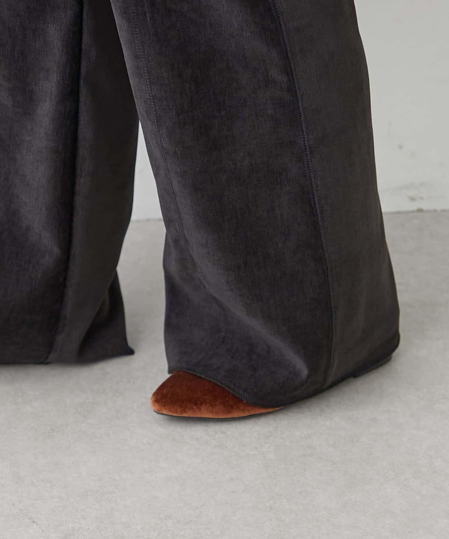 【提升時尚感】絨面綁帶闊腿褲