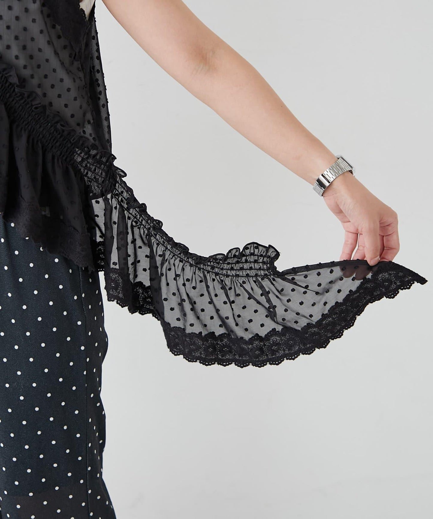 H.S不對稱荷葉邊圓點蕾絲吊帶