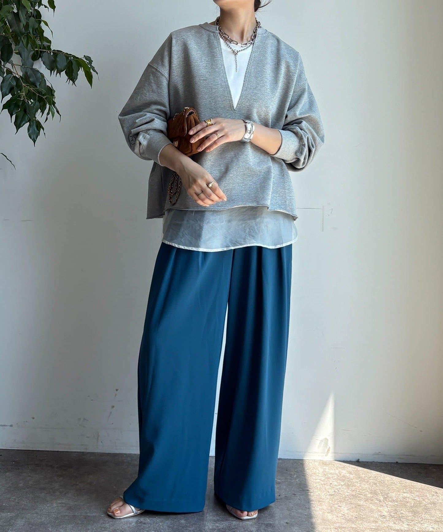 背部刺繡深V領衛衣+背心套裝
