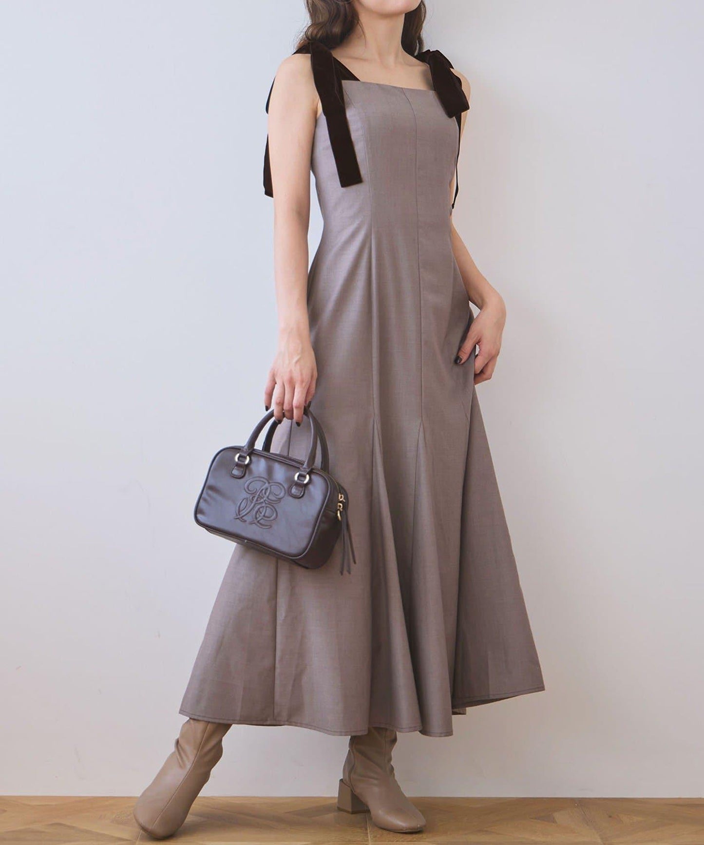 【一個接一個】蝴蝶結吊帶連衣裙