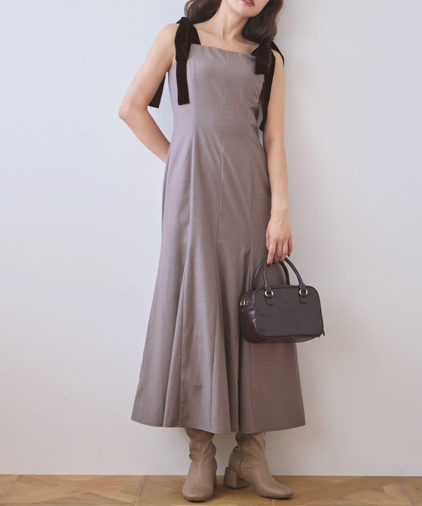 【一個接一個】蝴蝶結吊帶連衣裙