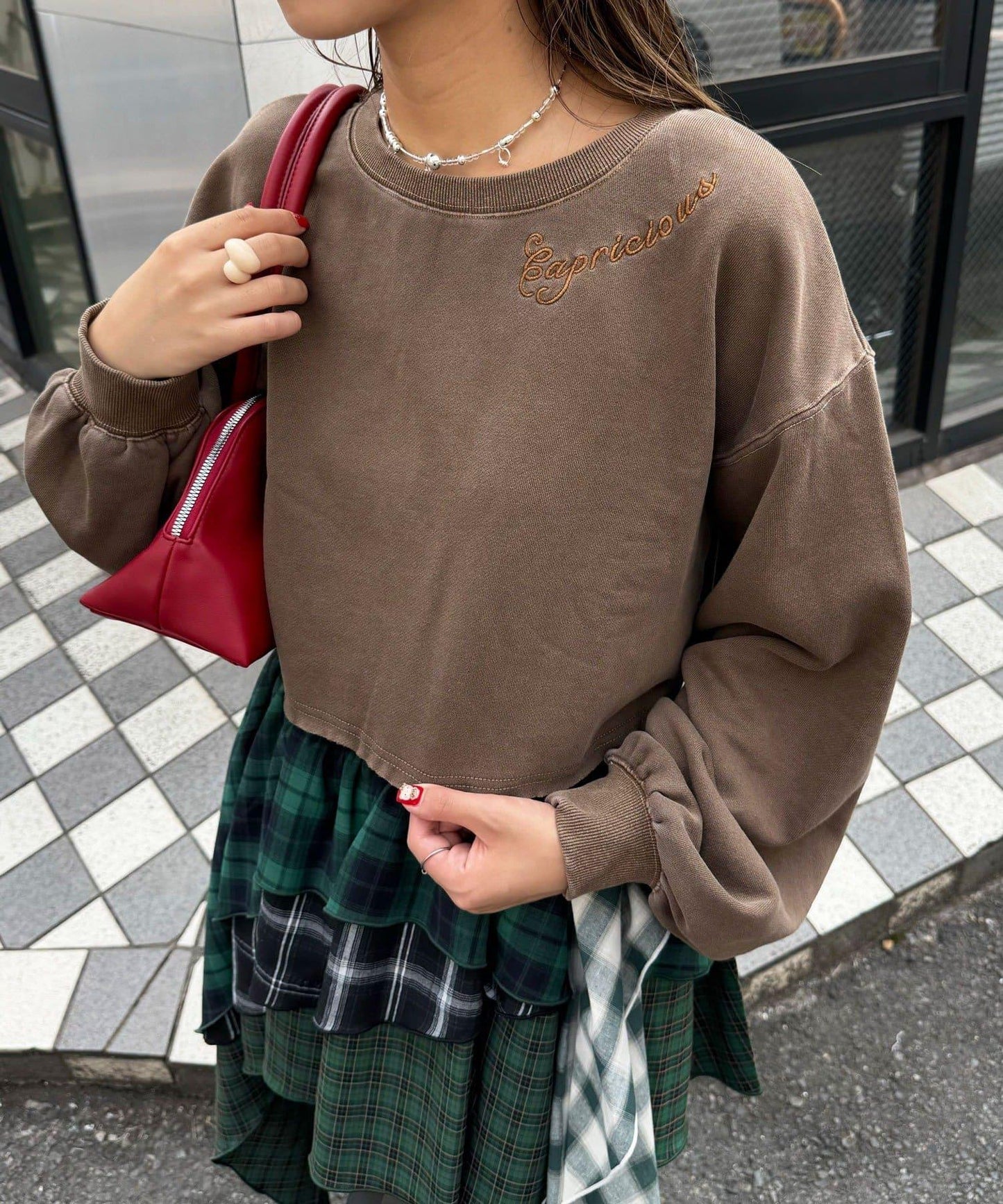 領部刺繡顏料短款衛衣