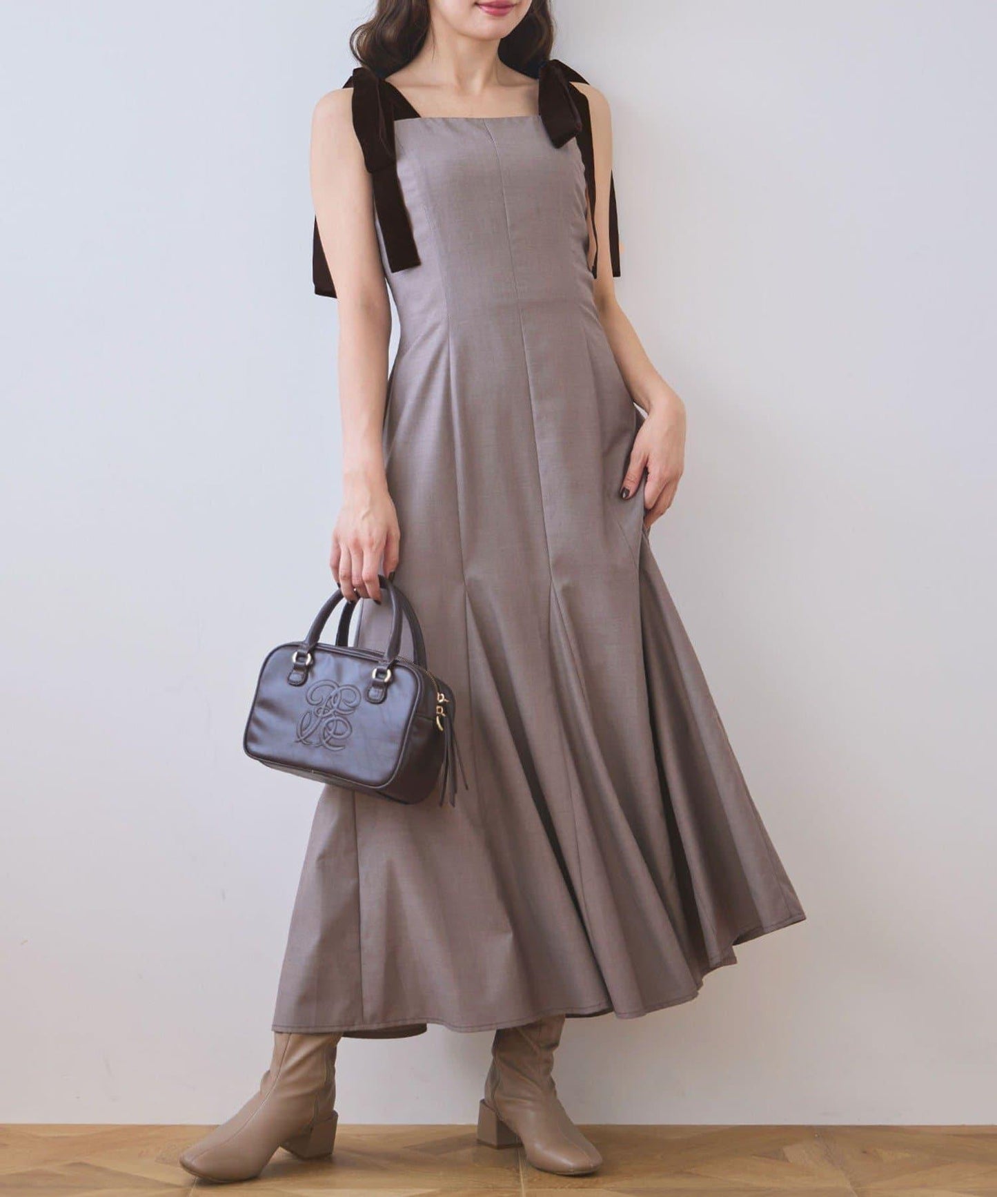 【一個接一個】蝴蝶結吊帶連衣裙