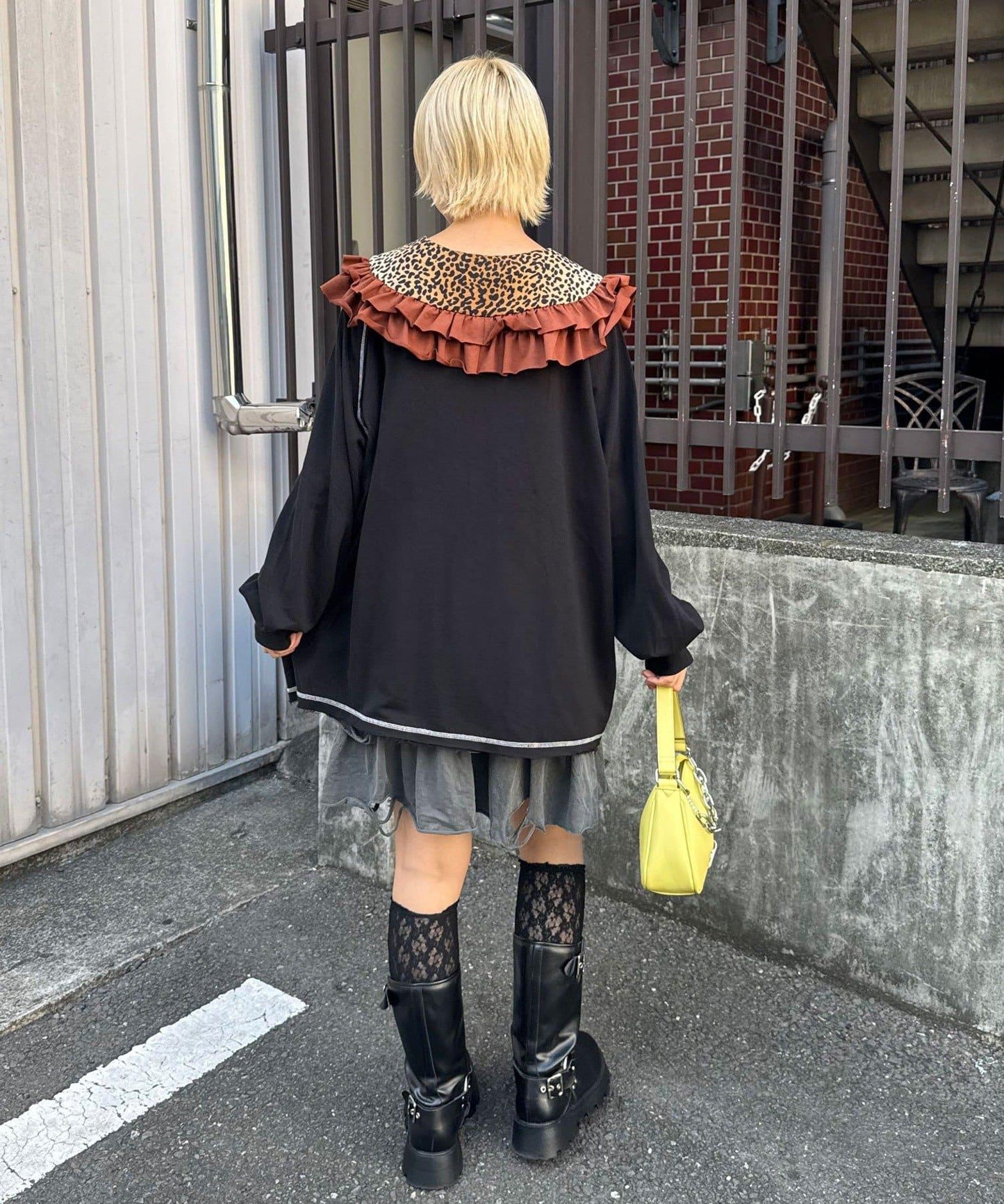 豹紋荷葉邊襯衫領