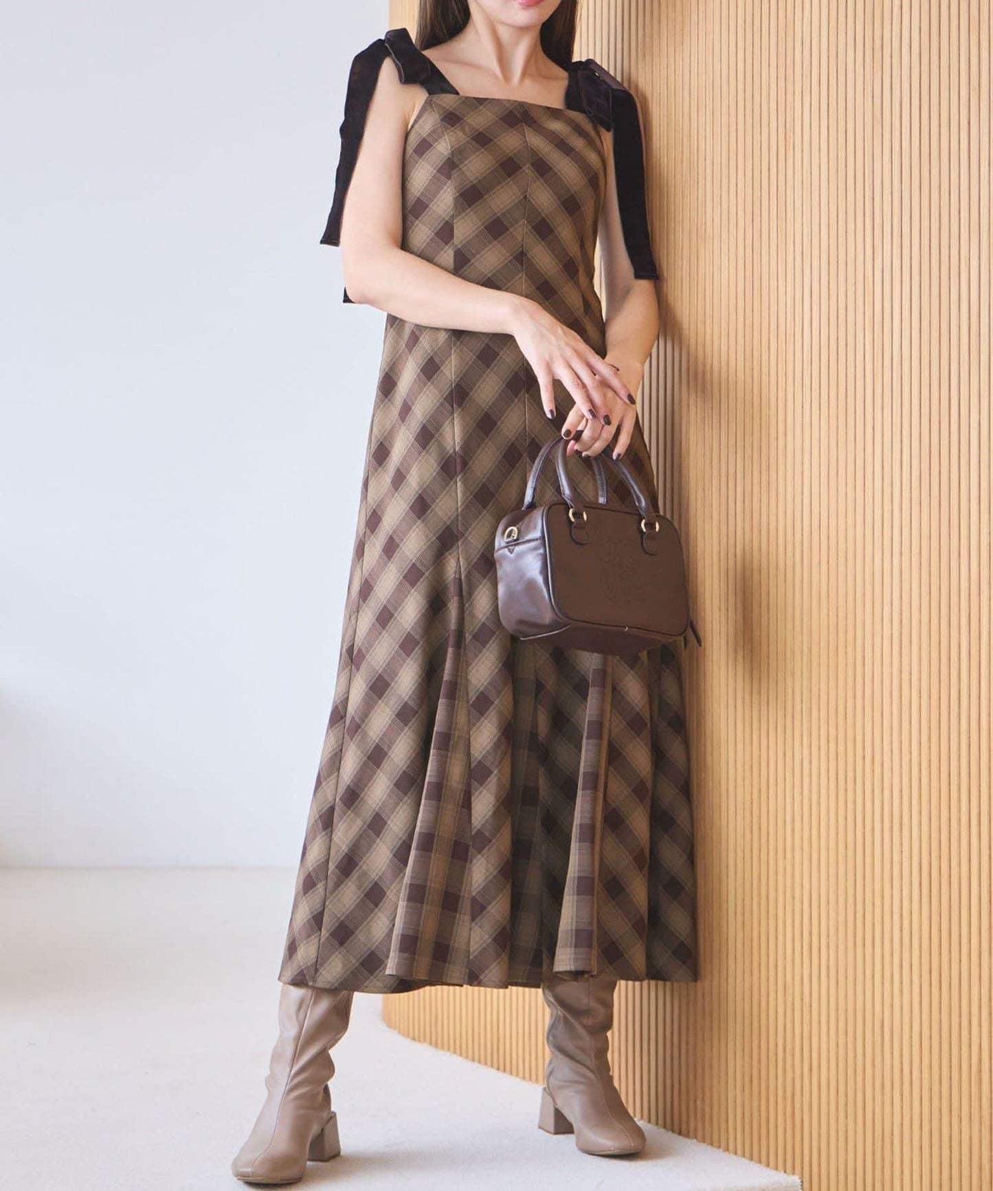 【一個接一個】蝴蝶結吊帶連衣裙