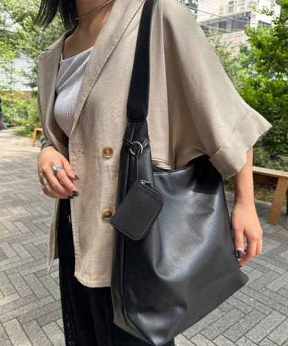 帶掛件的A4尺寸手提包