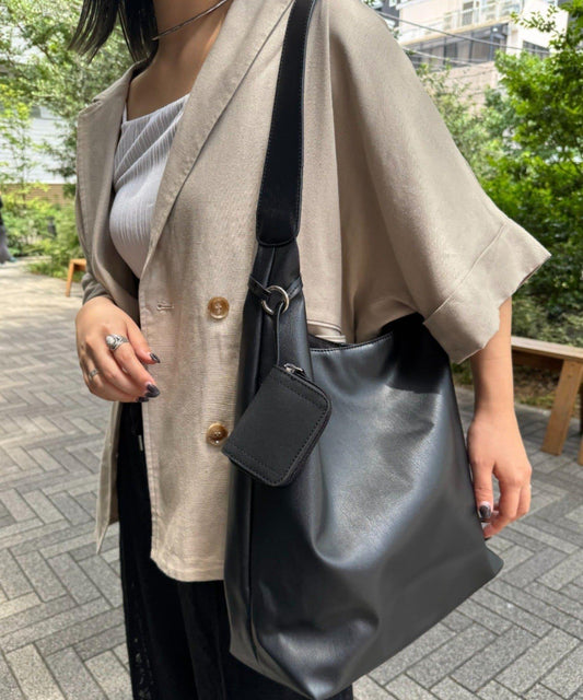 帶掛件的A4尺寸手提包